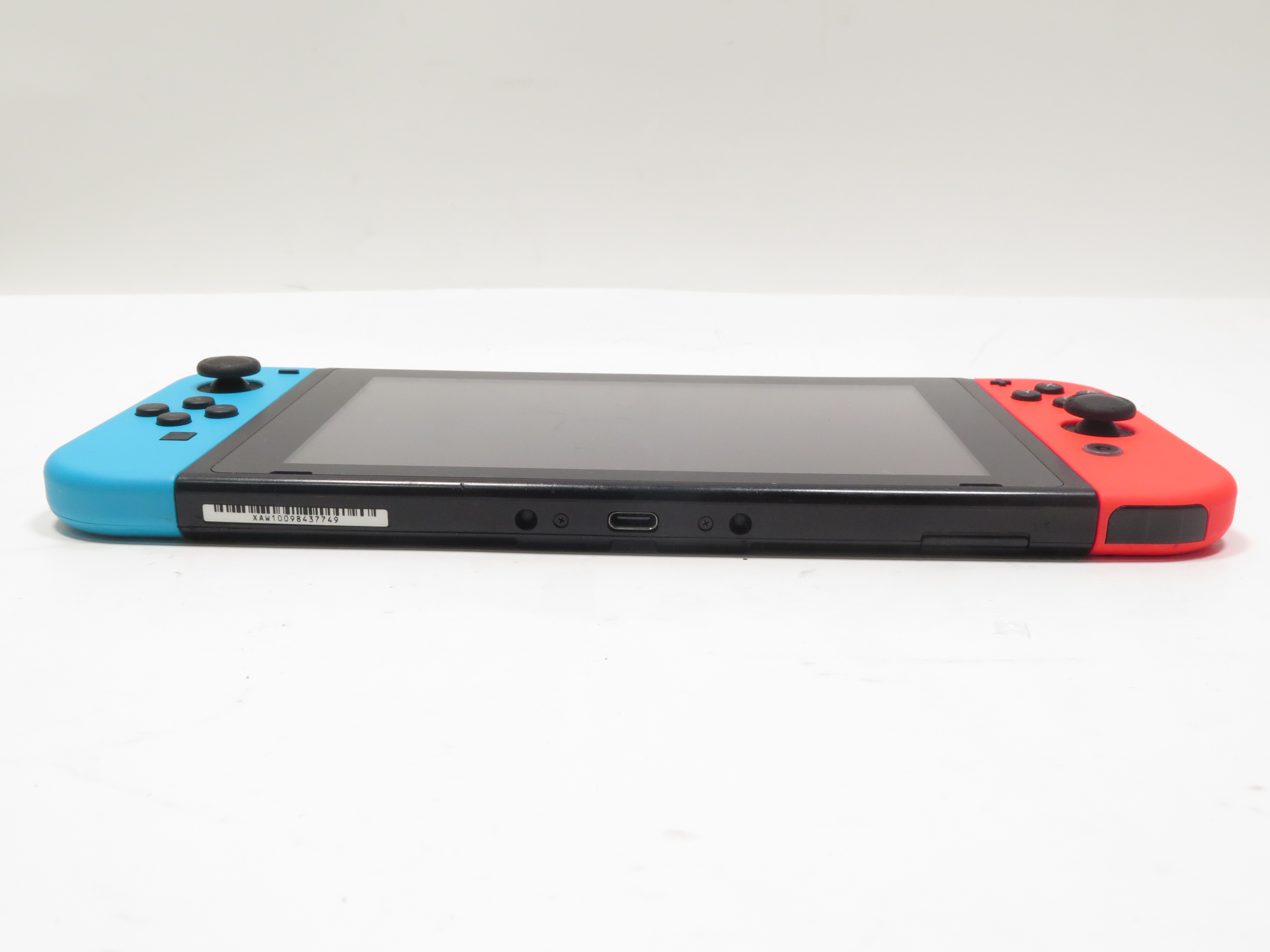 Nintendo HAC001 Switch Handheld Touchscreen Video Game Console 2335