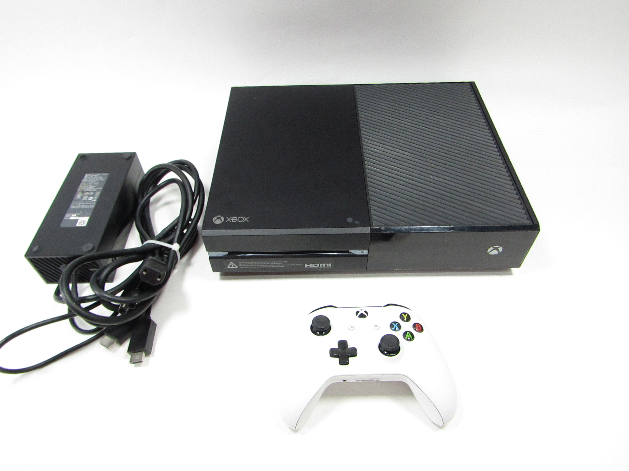 Selling Microsoft Xbox One Console Model 1540 500GB