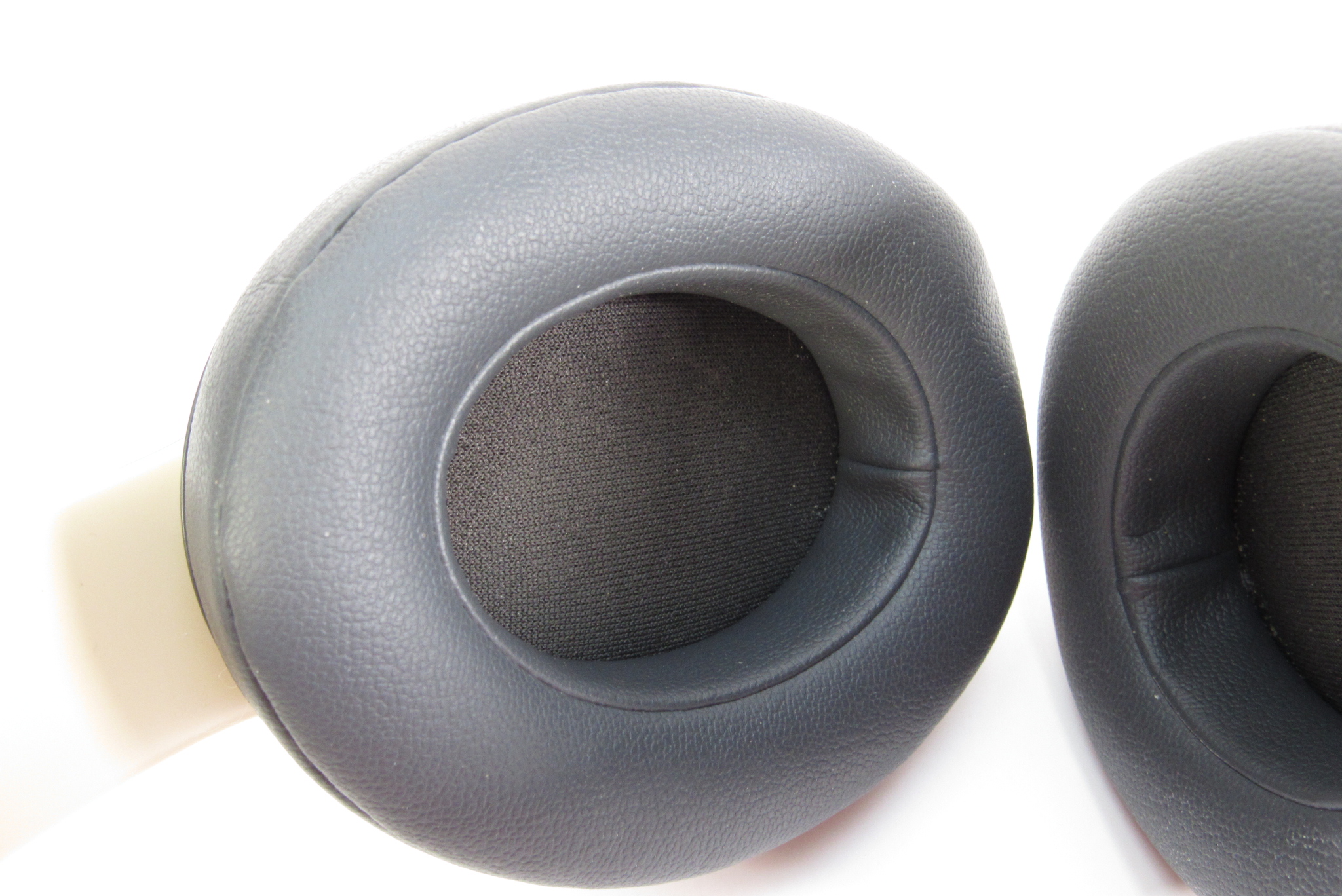 Beats Studio 3 (MXJ92LL/A) Wireless Bluetooth Over-Ear