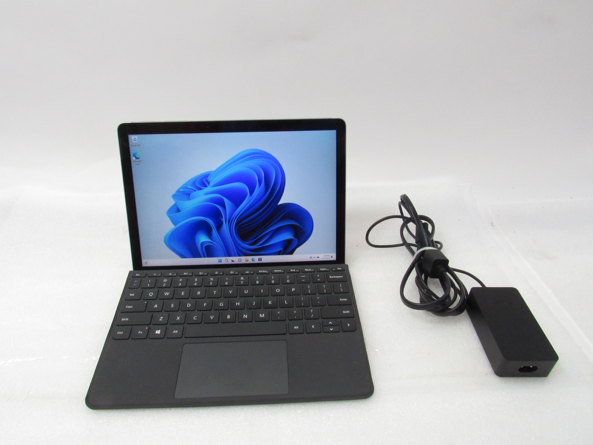 Microsoft Surface Go 2 1927 Intel Core m38100Y 1.10GHz 8GB Ram 128GB