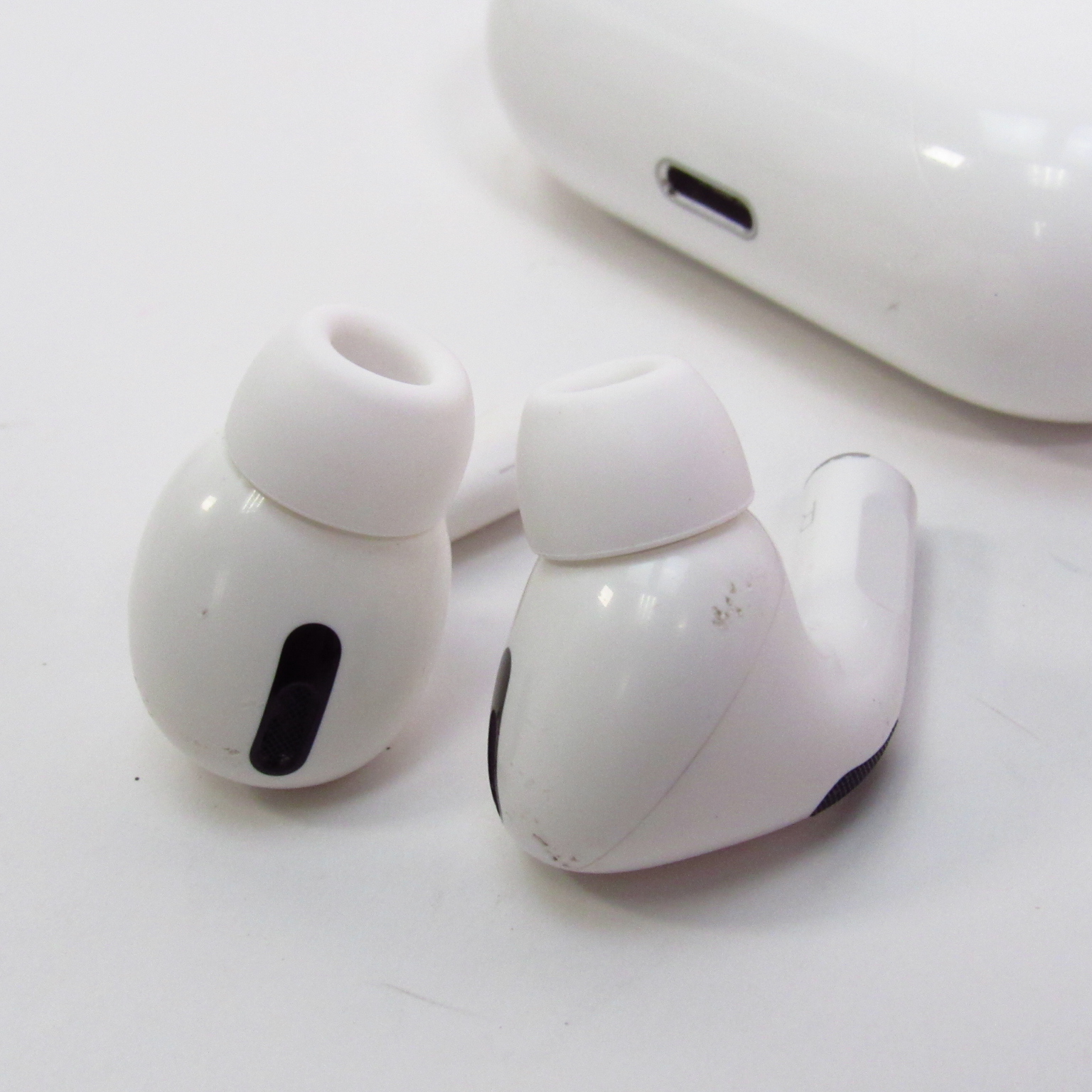 Apple AirPods Pro 2nd Generation Wireless Bluetooth In-Ear Earbuds