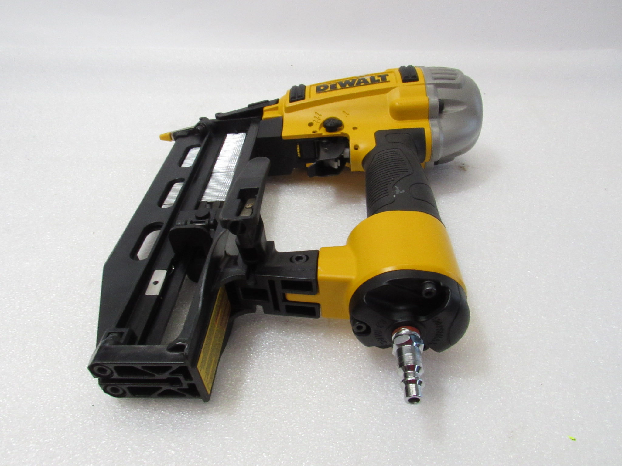 DeWalt DWFP71917 11/4” to 21/2” 16 GA Straight Finish Nailer