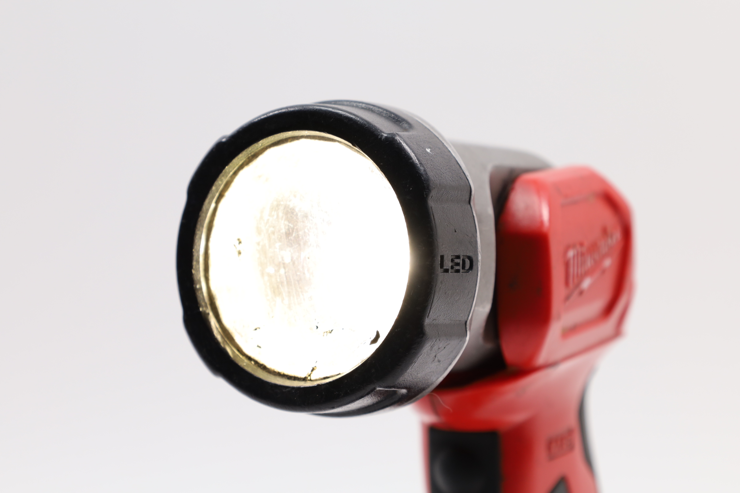 milwaukee flashlight 18v lens 2735-20 M18 LED Work Light This Milwaukee LED stick light includes two corrosion Milwaukee 2735-20 18V Li-Ion Flashlight