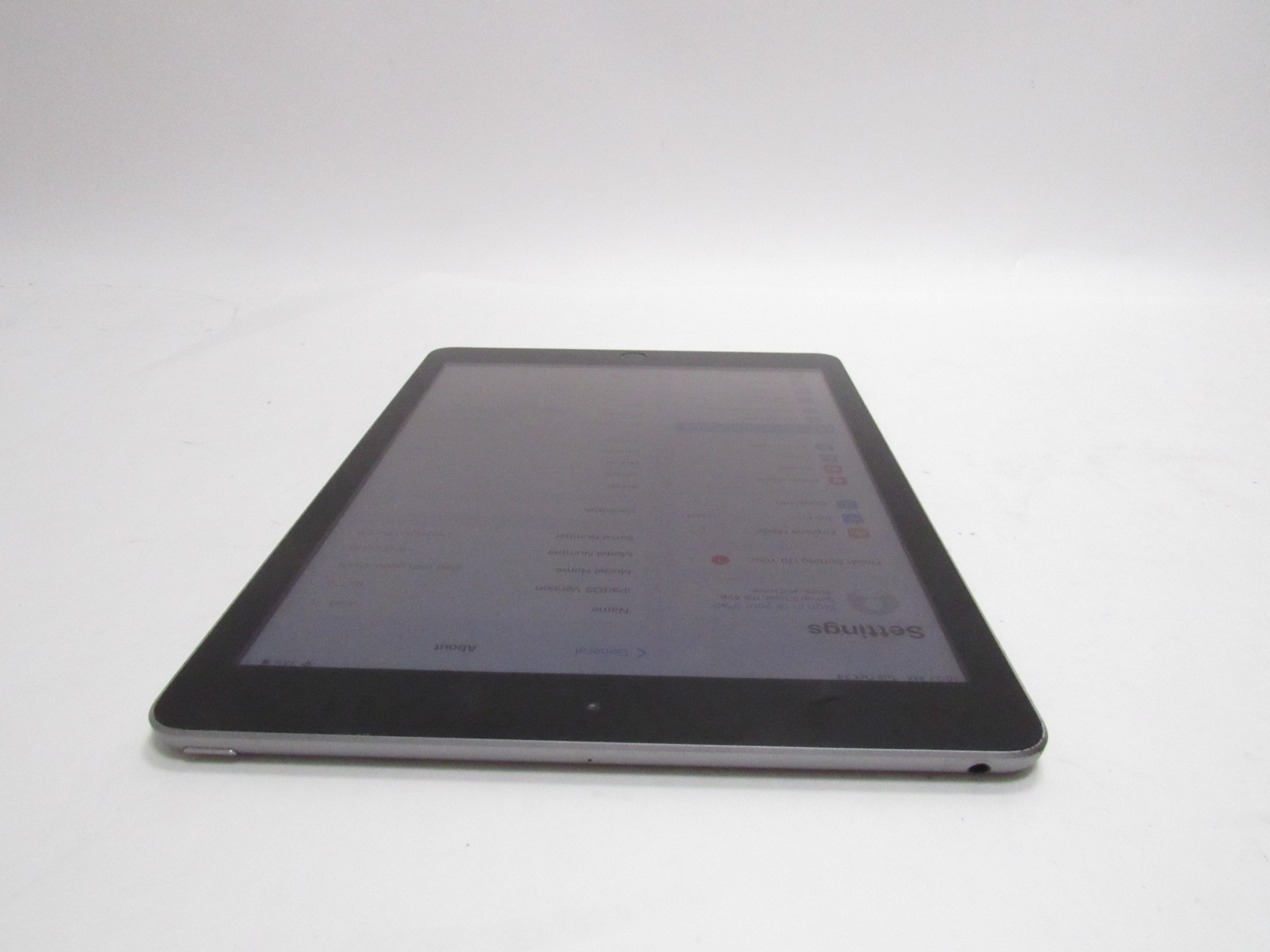 Apple iPad 5th Generation MP2F2LL/A A1822 32GB Tablet Silver 3248