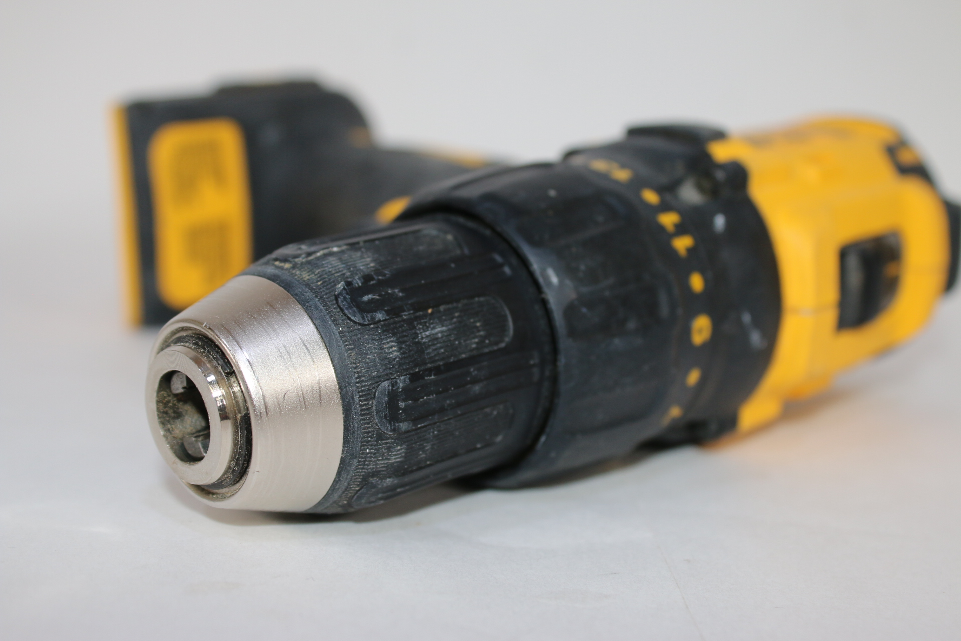 DeWalt DCD777 20V MAX Compact Brushless Drill/Driver 04IF