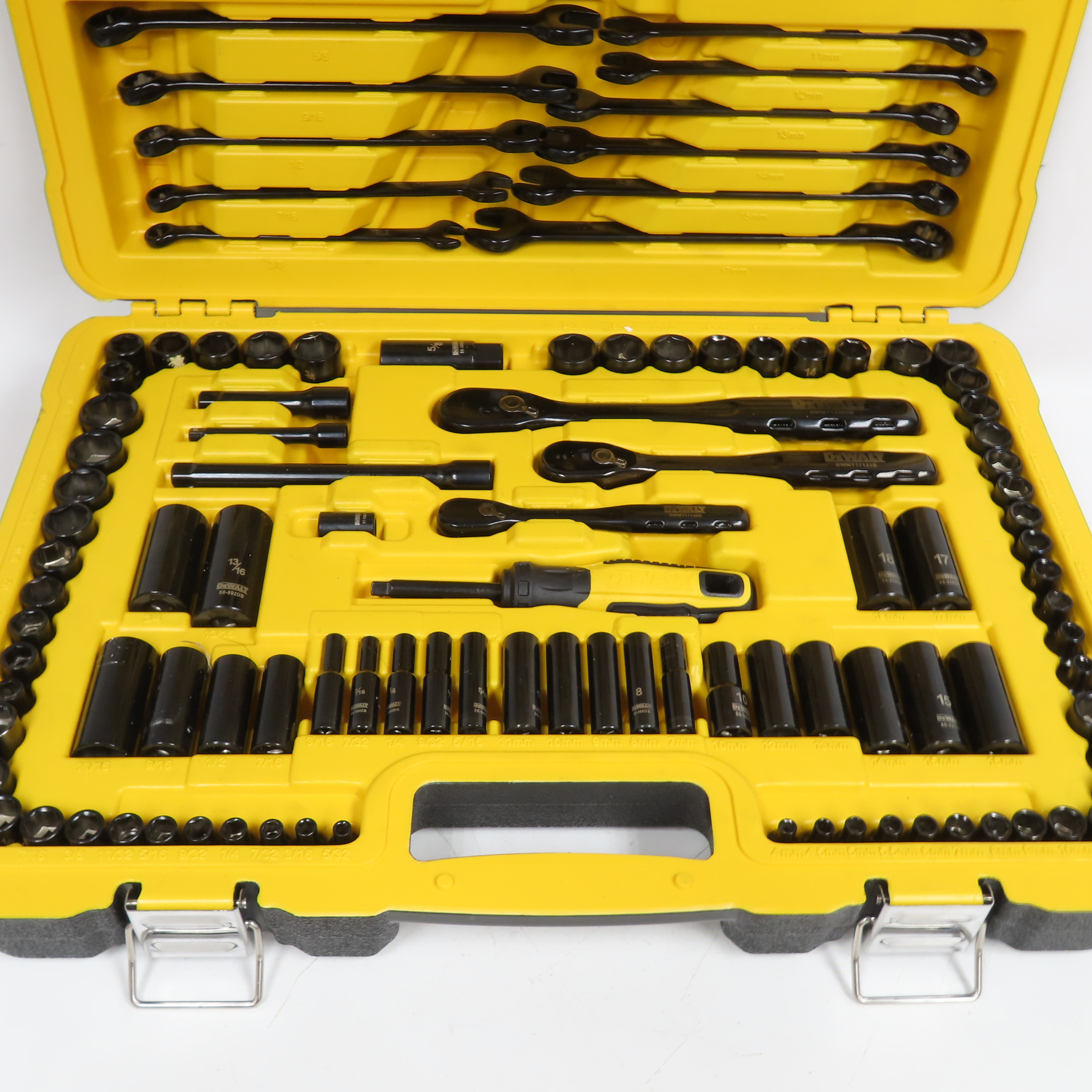 DeWalt DWMT45184 184-Piece Polished Black Chrome Mechanics Tool Set