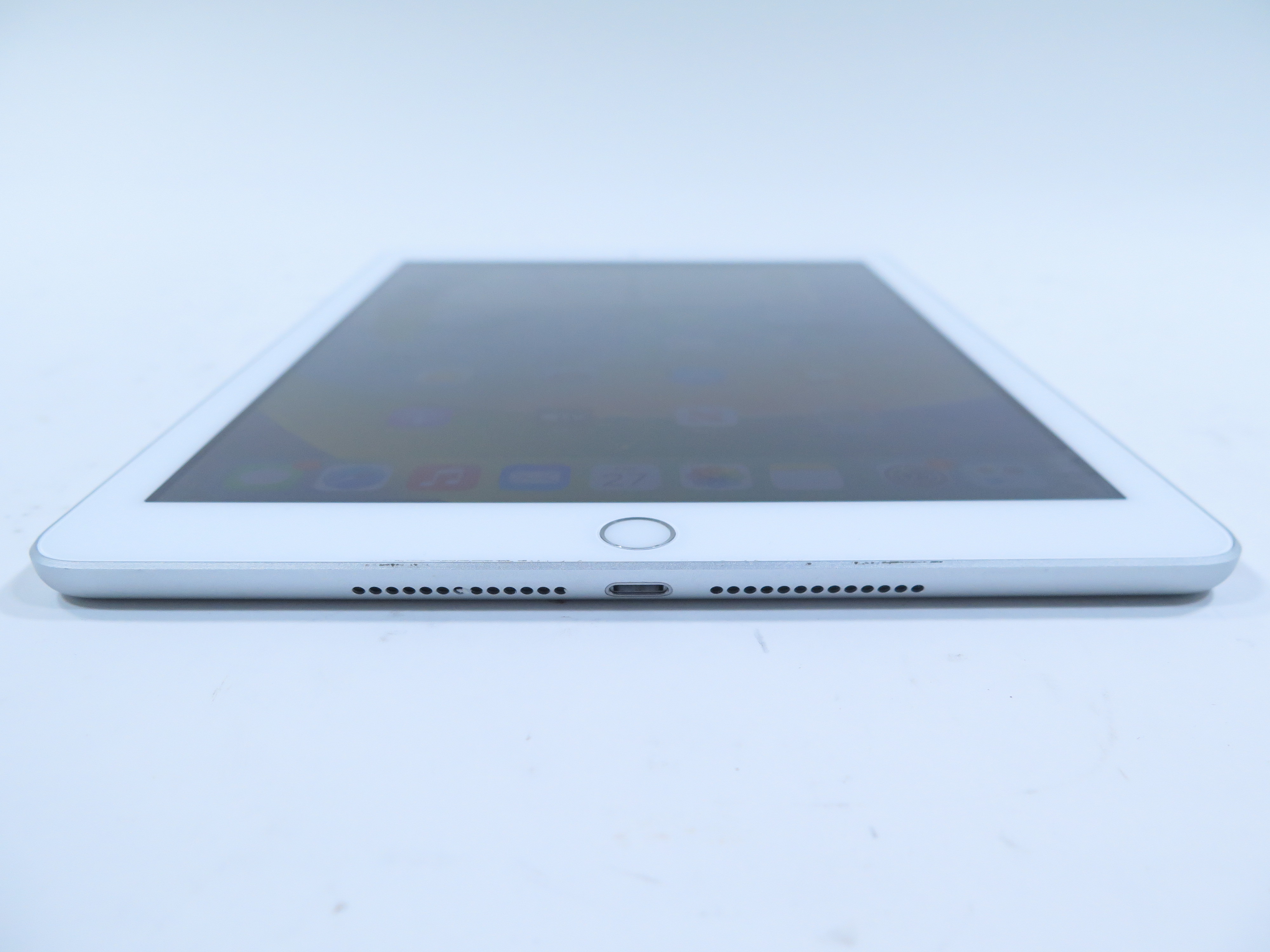 Apple MP2G2LL/A iPad 5th Generation 32GB WiFi 9.7