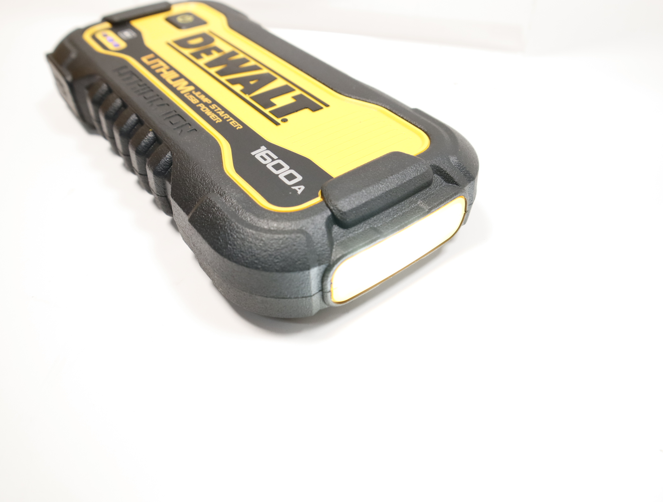 Dewalt DXAELJ16 Lithium Jump Starter USB Power Bank 1600 Peak Amp 3161