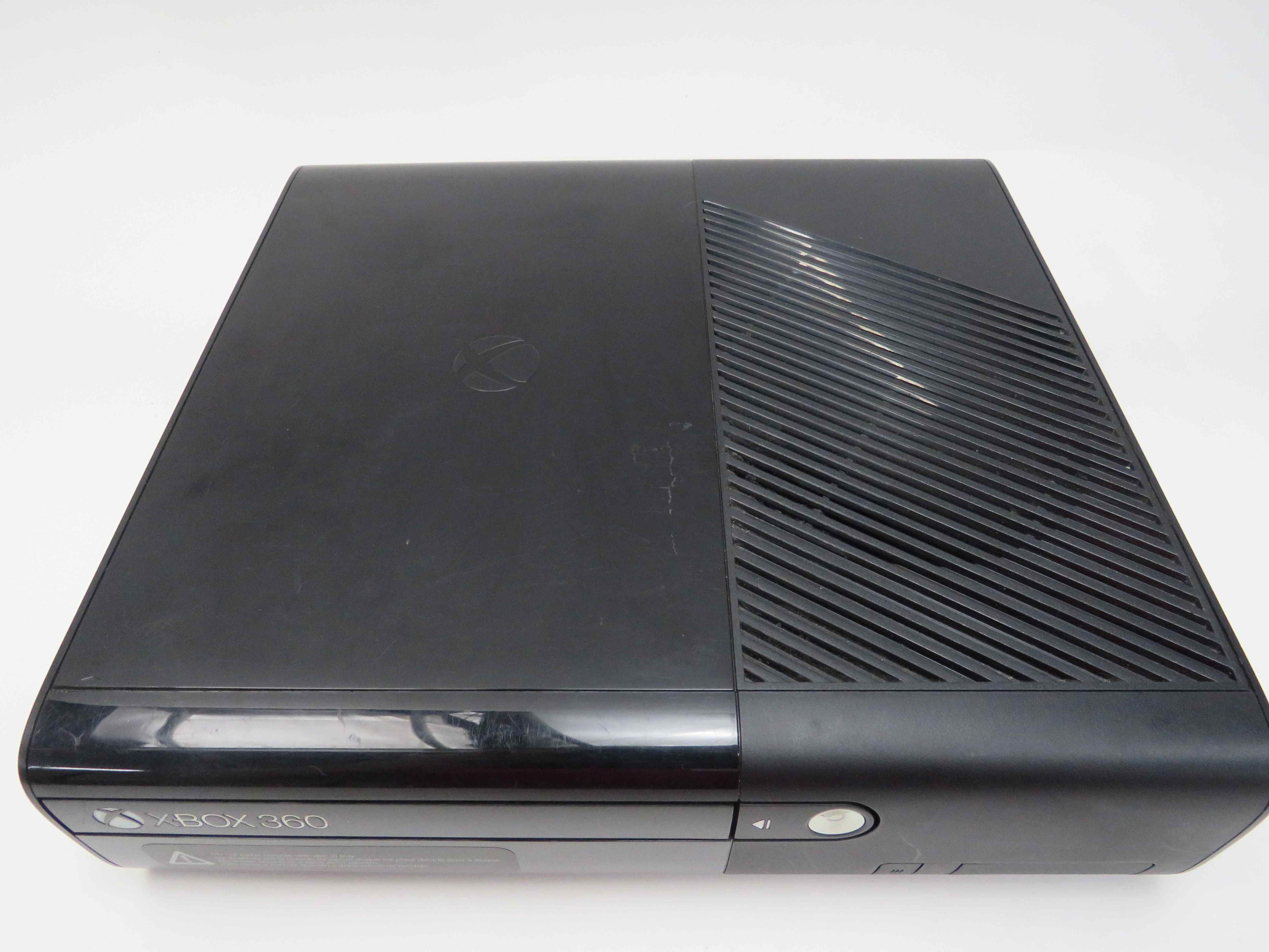 Microsoft Xbox 360 1538 320GB Video Game System 7664