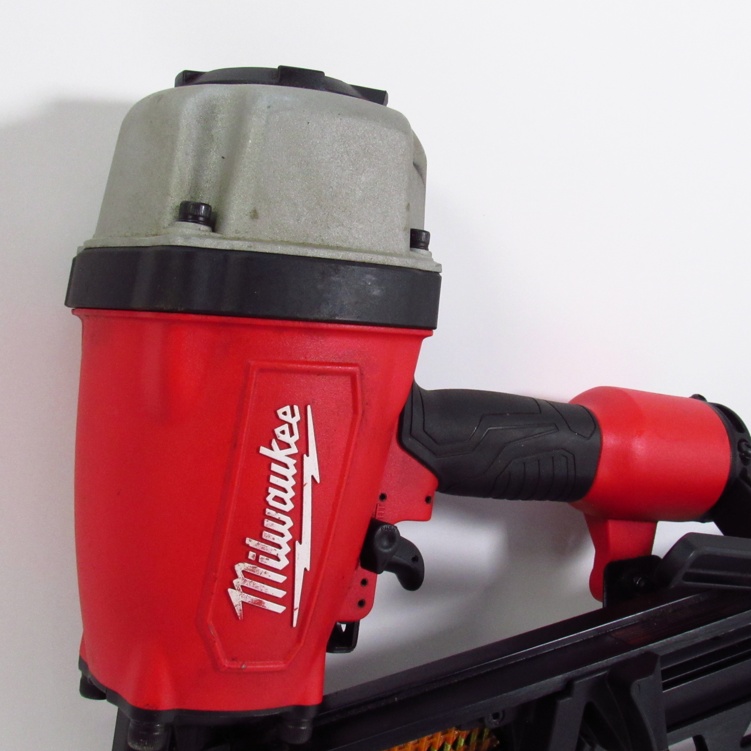 Milwaukee 720020 Air Pneumatic Round Head Framing Nailer