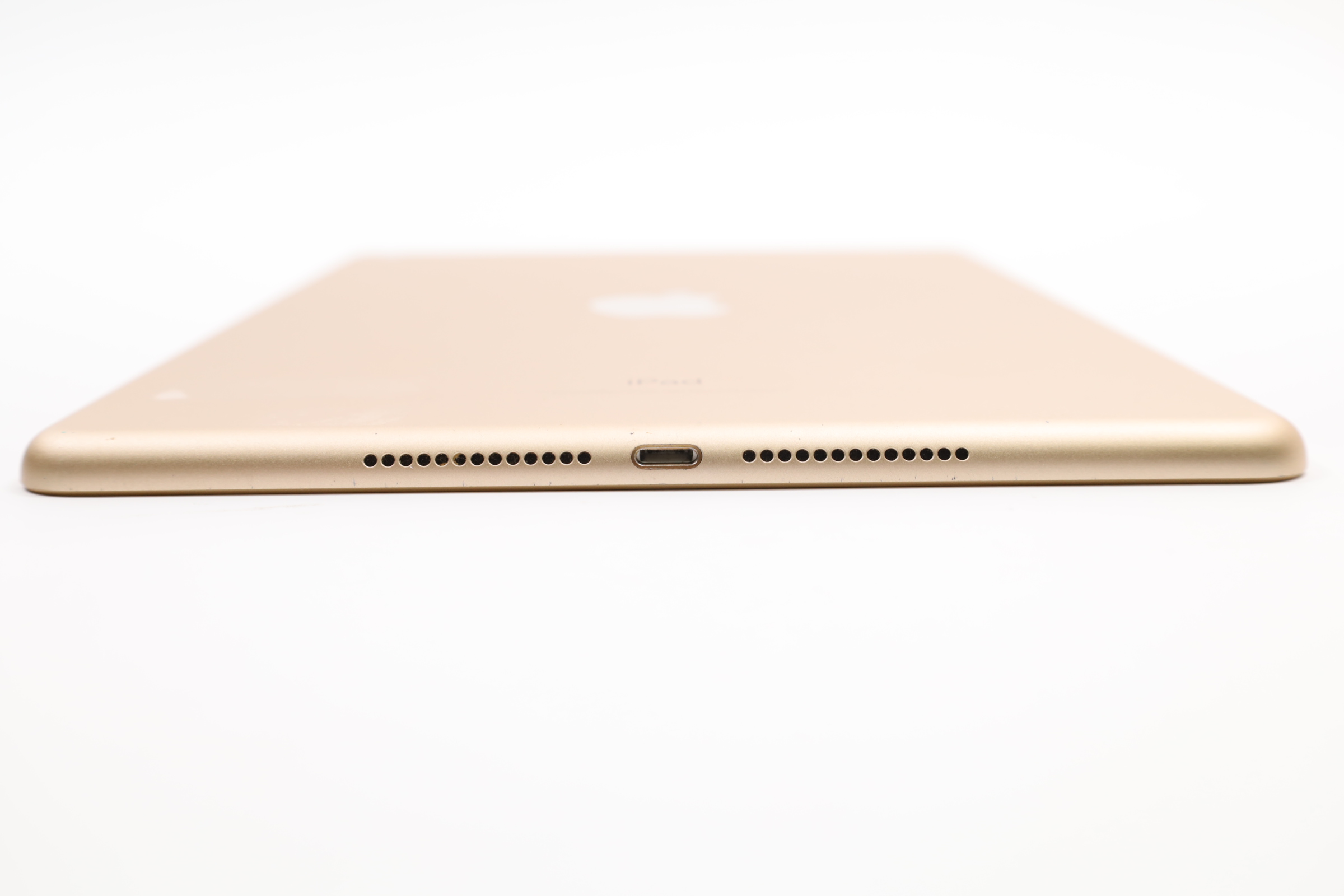 Apple iPad 5th Gen MPGT2LL/A 32GB Wi-Fi 9.7