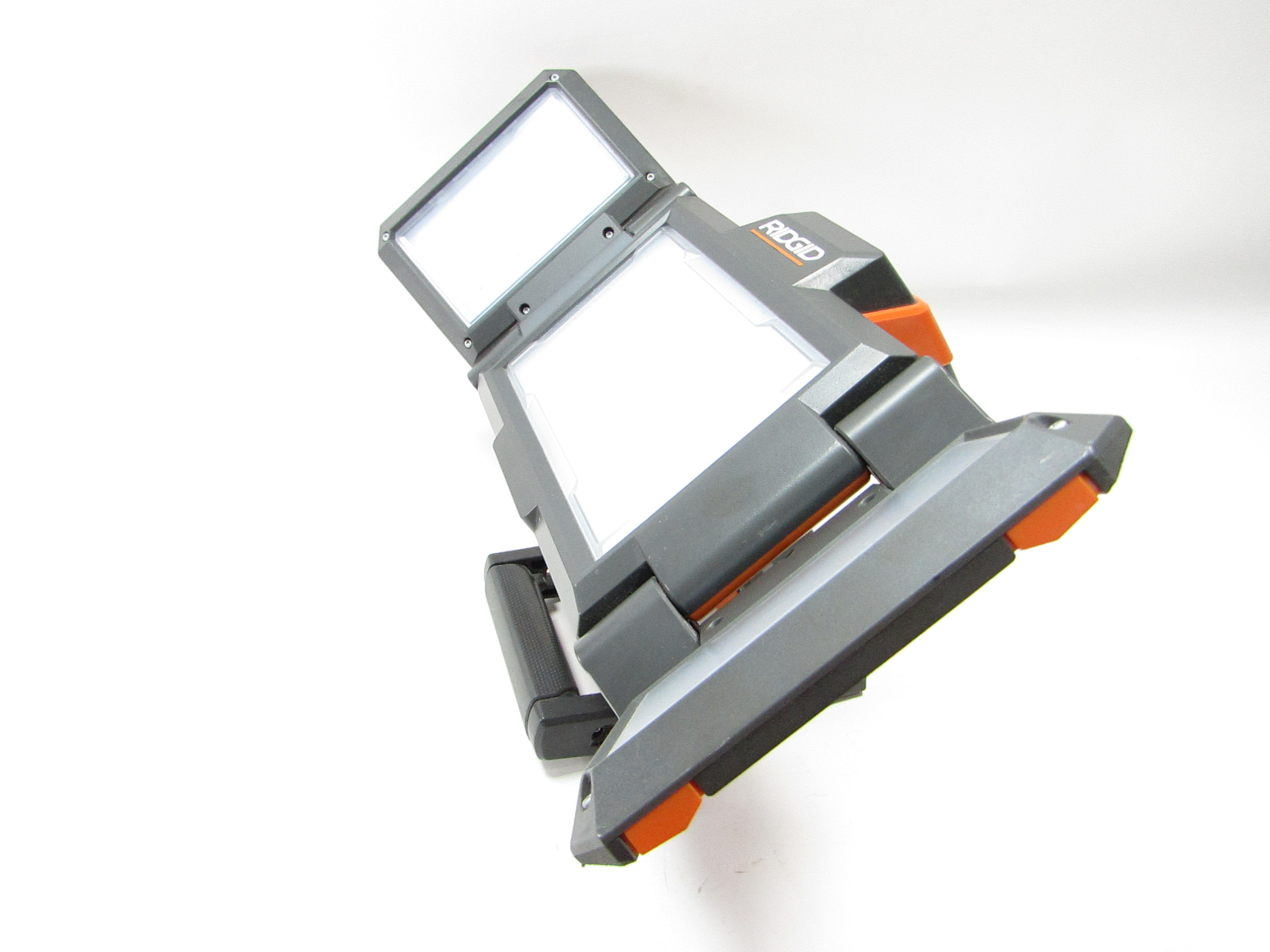 RIDGID R8694221 18-Volt Lithium-Ion Hybrid 2500 Lumen Folding Panel Light