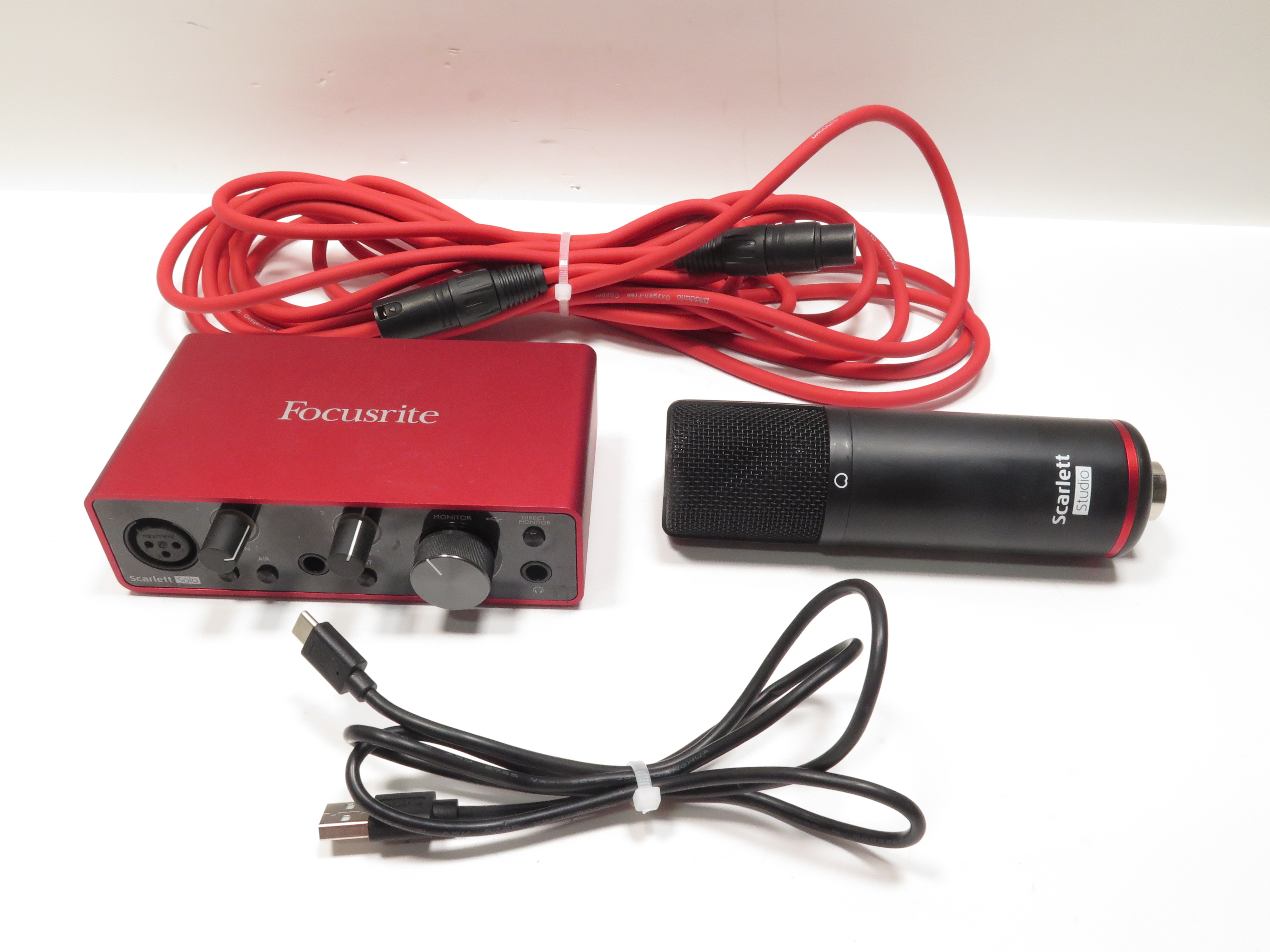 Focusrite Scarlett Solo USB Interface / Microphone Studio Pack Gen