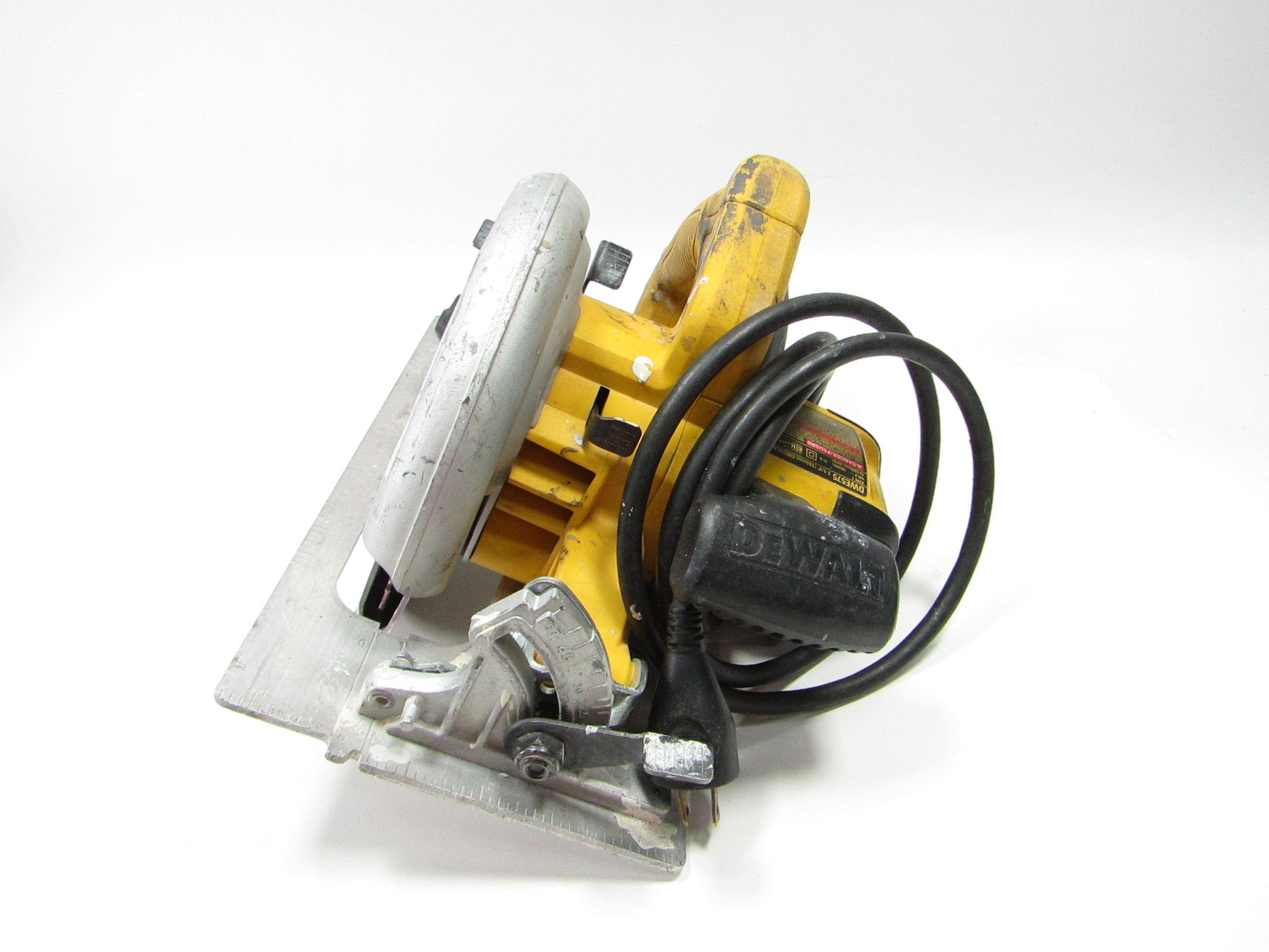 DeWALT DWE575 15 Amp Corded 7-1/4" Lightweight Circular Saw