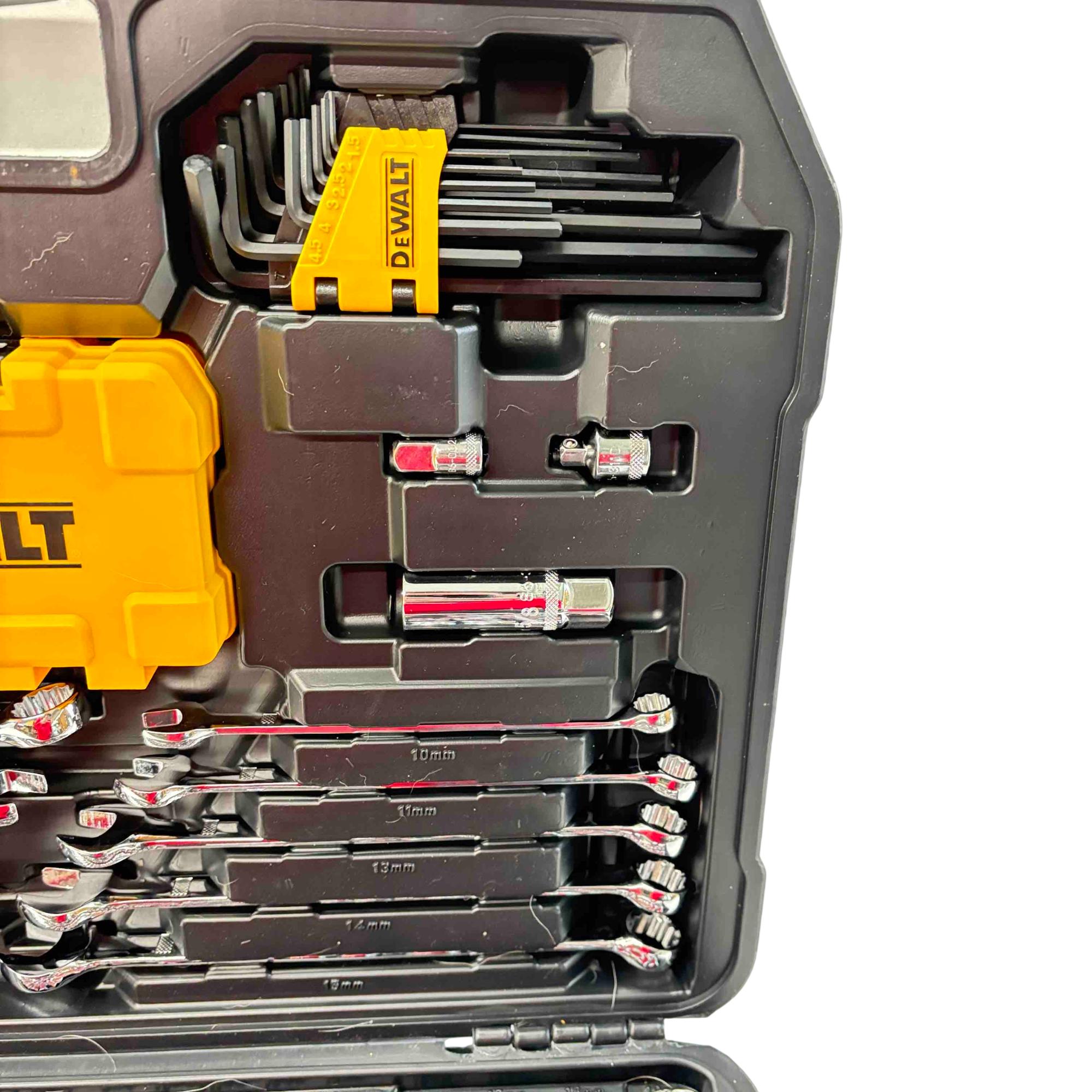 DeWalt DWMT73802 142-Piece Mechanics Tool Set