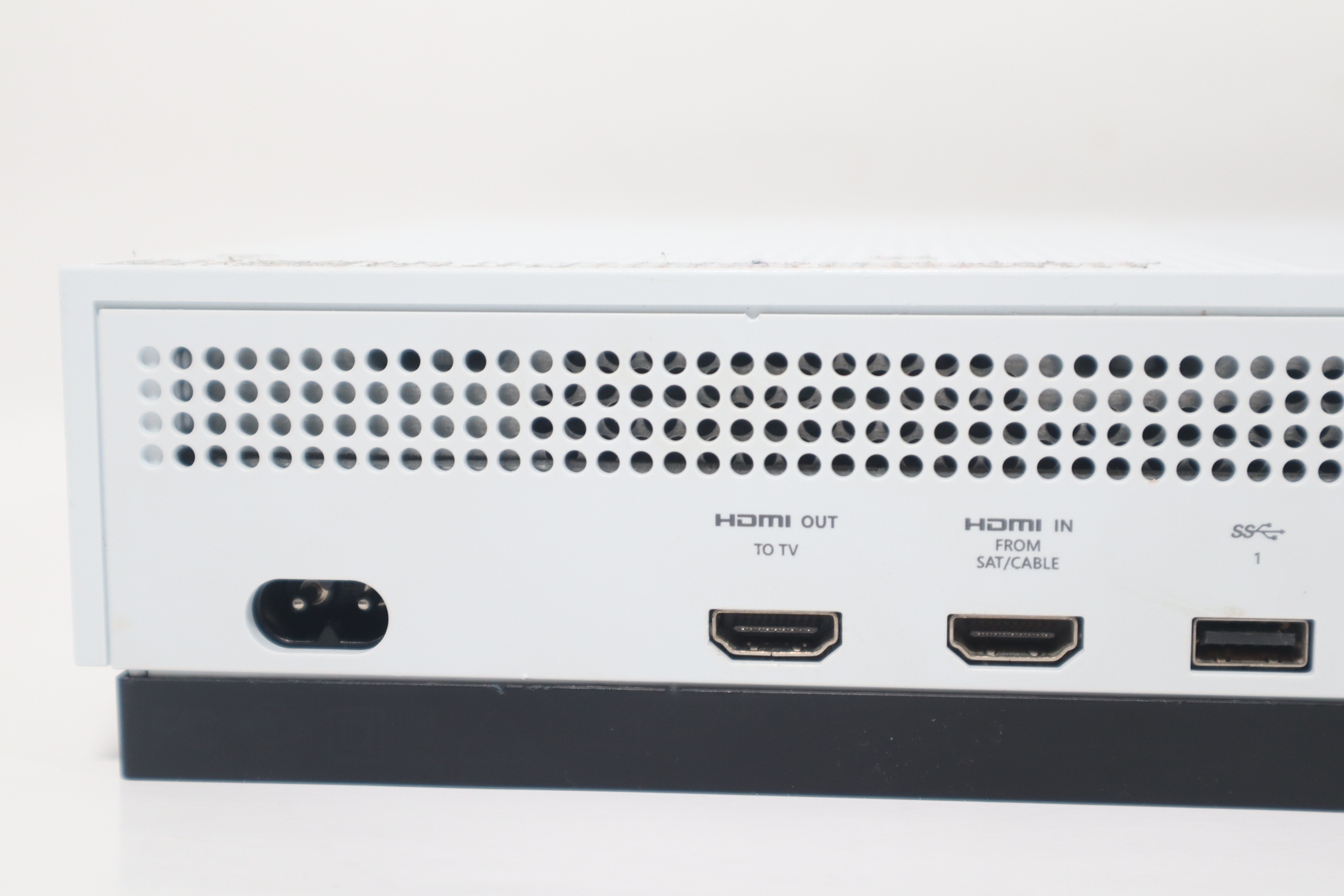 Microsoft Xbox One S 1681 White 500GB Disc Edition Home Video Game