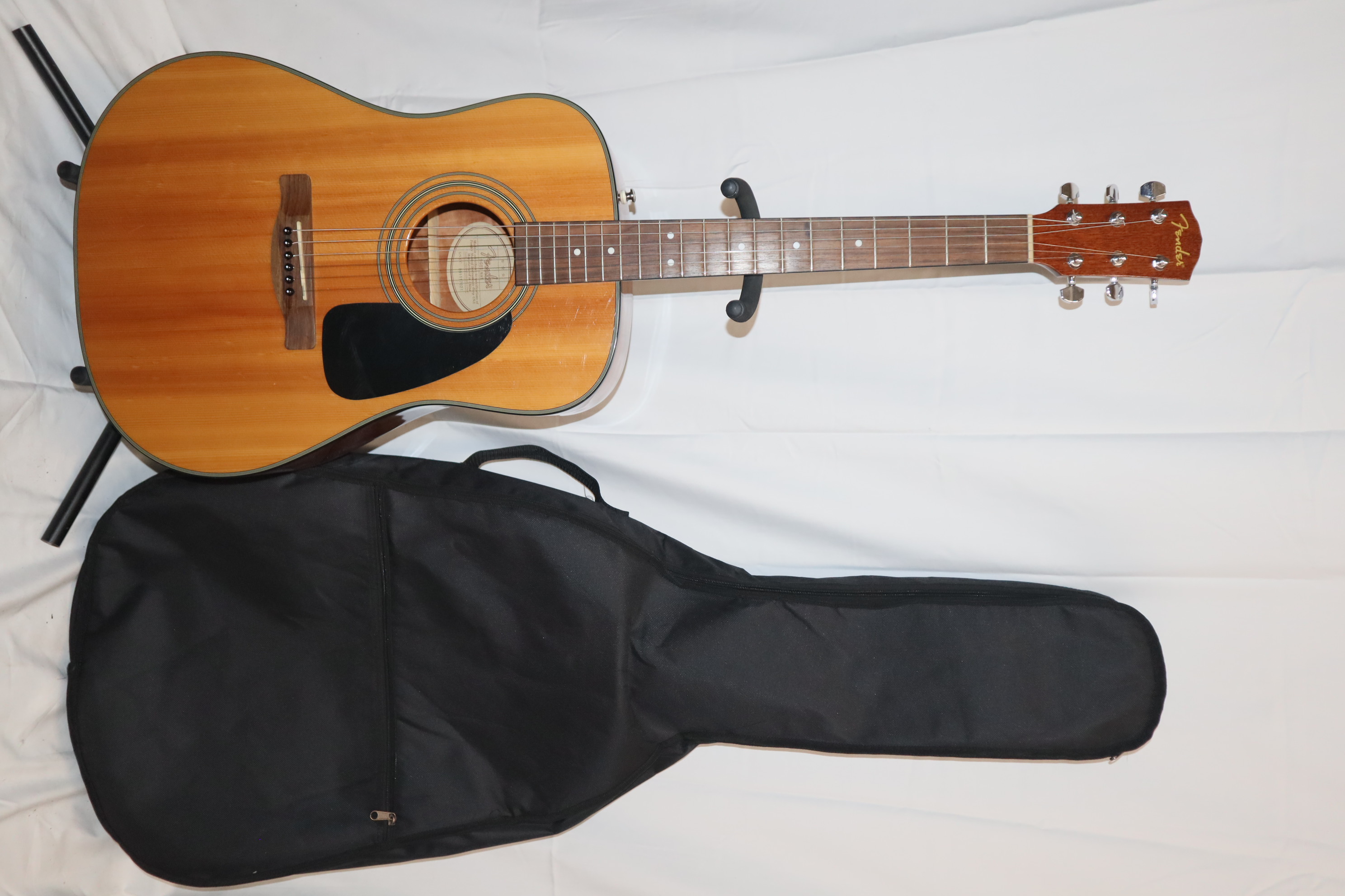 Fender acoustic deals guitar dg8s