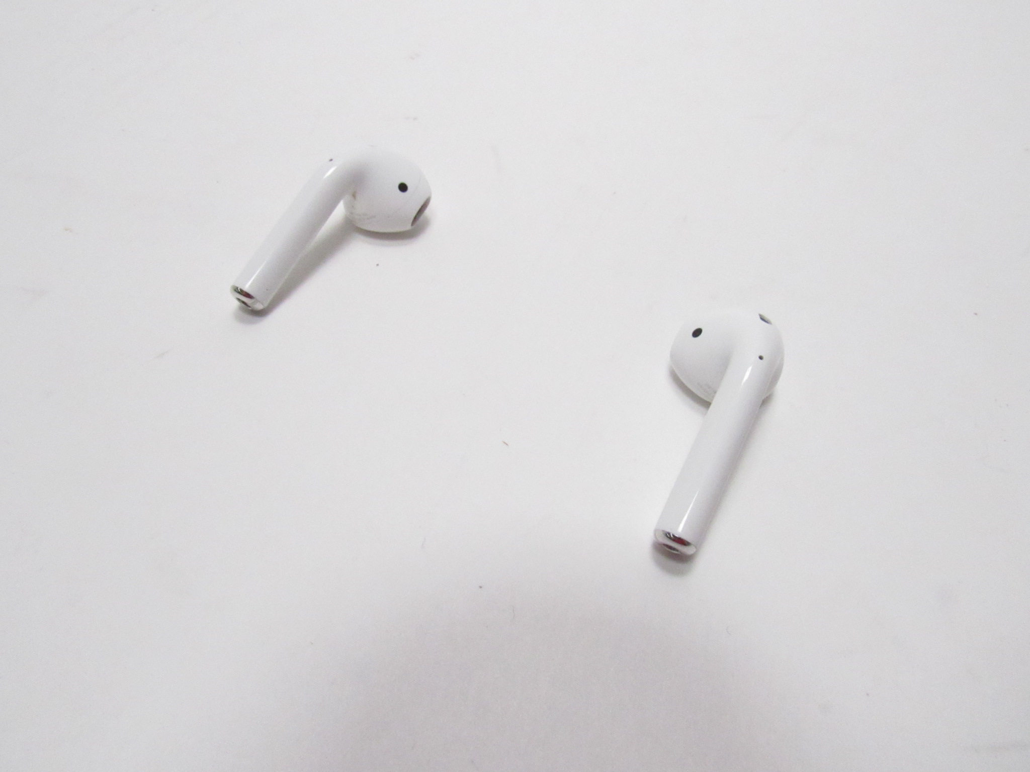 Apple A1602 AirPods 2nd Generation Wireless Earbuds White