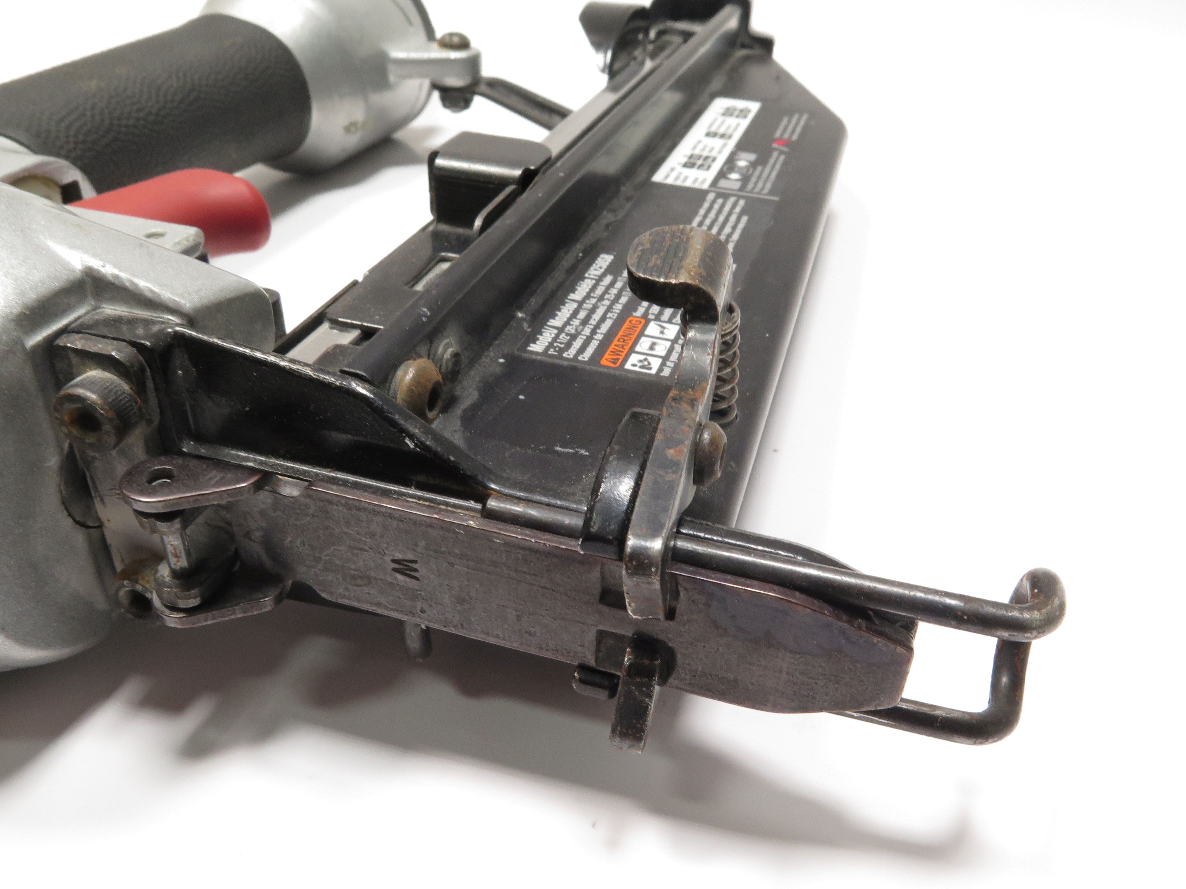 Porter Cable FN250SB Pneumatic 16Gauge 21/2 in. Nailer Kit 0611