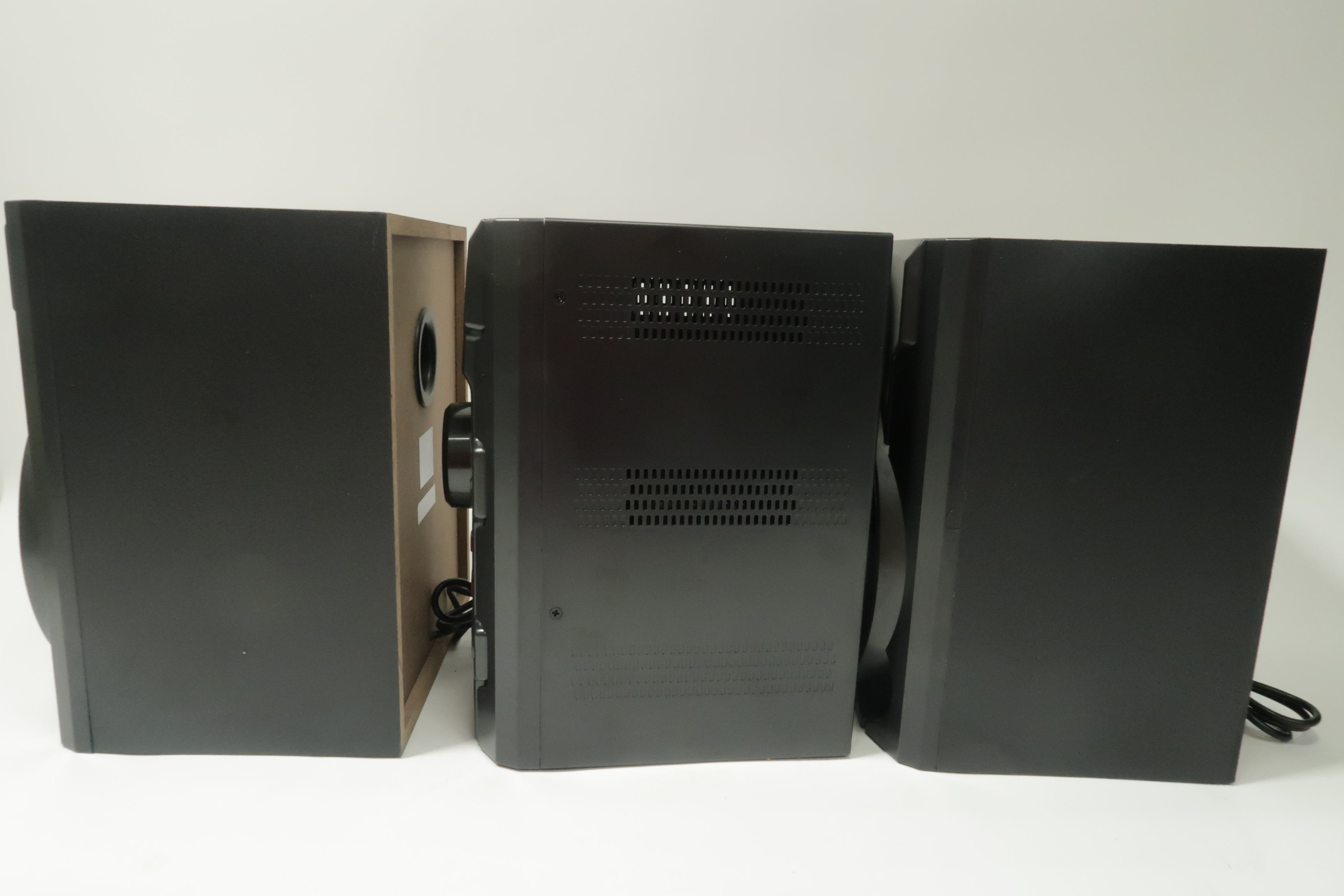 Onn. VIPRB100008724 100W CD Stereo USB & BT Connectivity