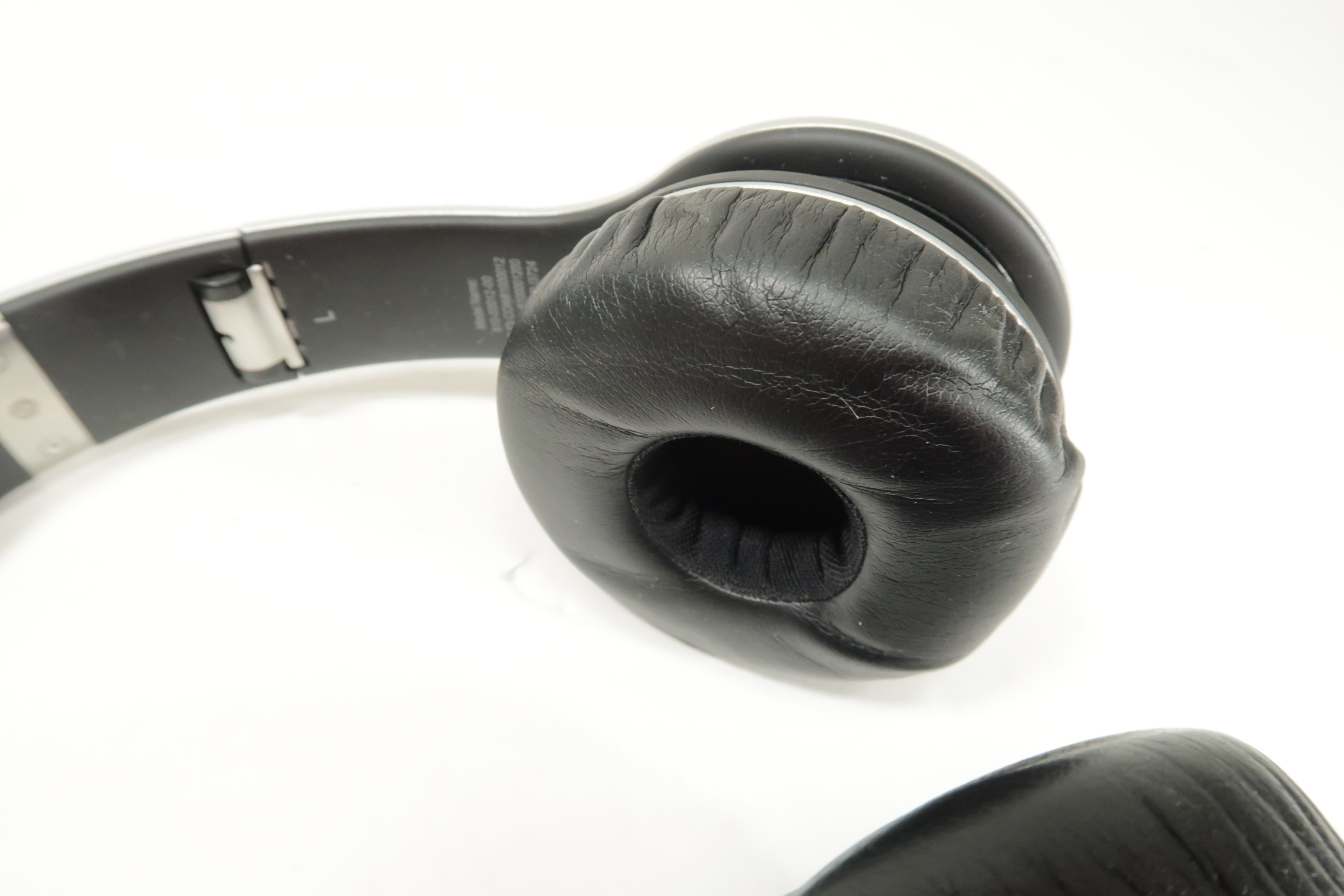 Beats 8100001200 by Dr. Dre Wireless Headphones