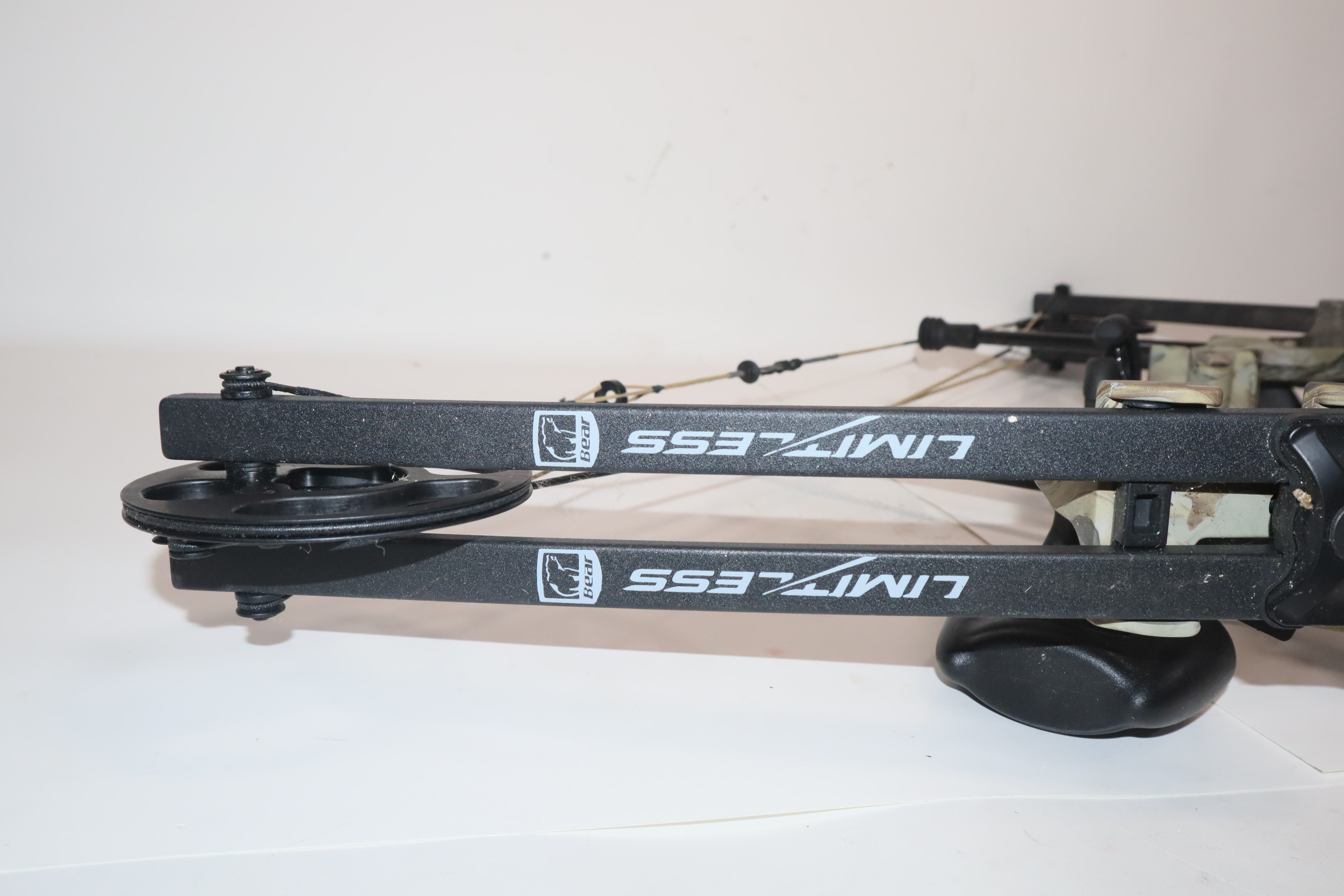 Bear Archery LIMITLESS Green Camouflage Dual Cam Compound Bow / Case