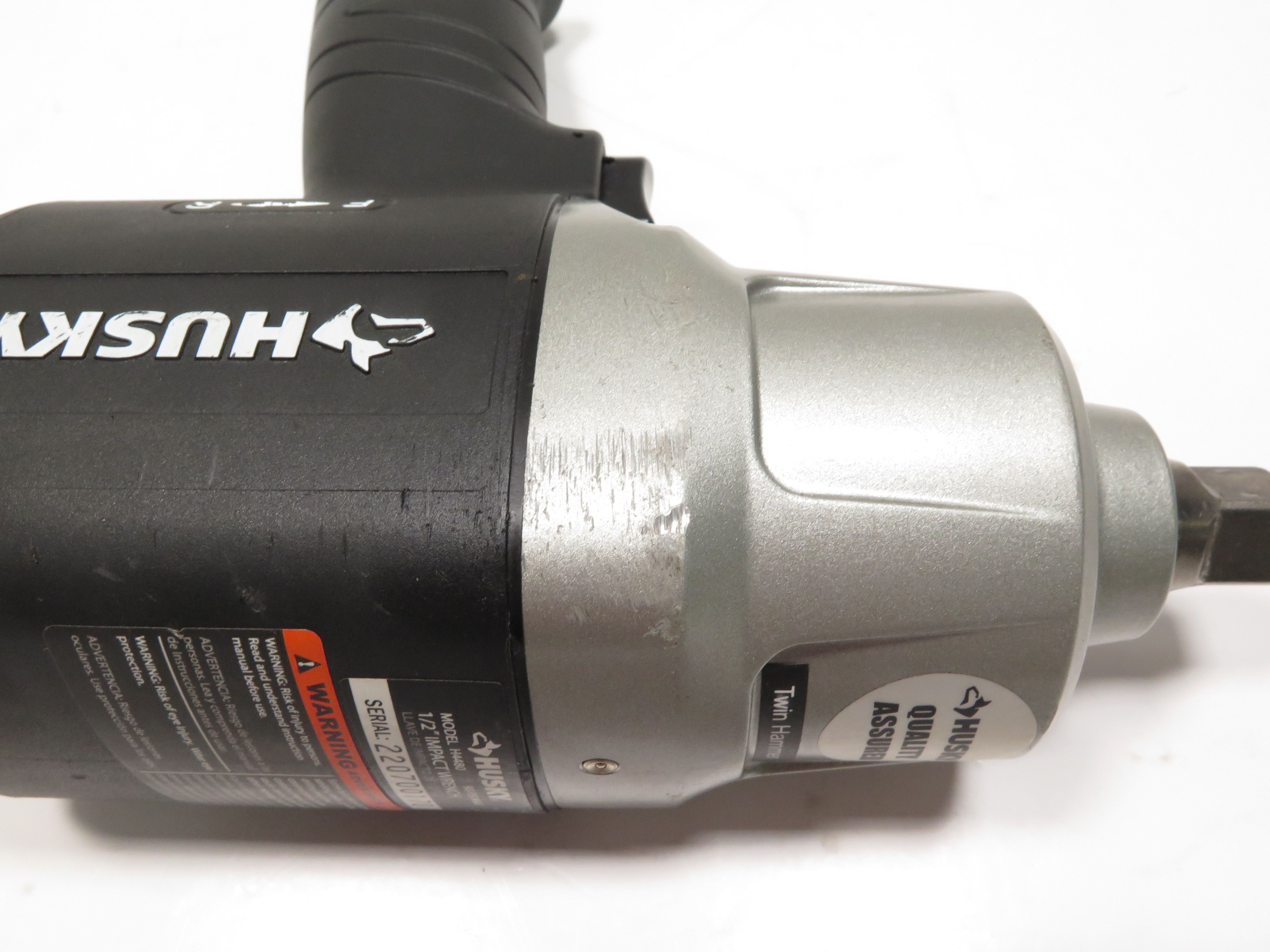 Husky H4480 800 ft./lbs. 1/2 in. Impact Wrench 0385