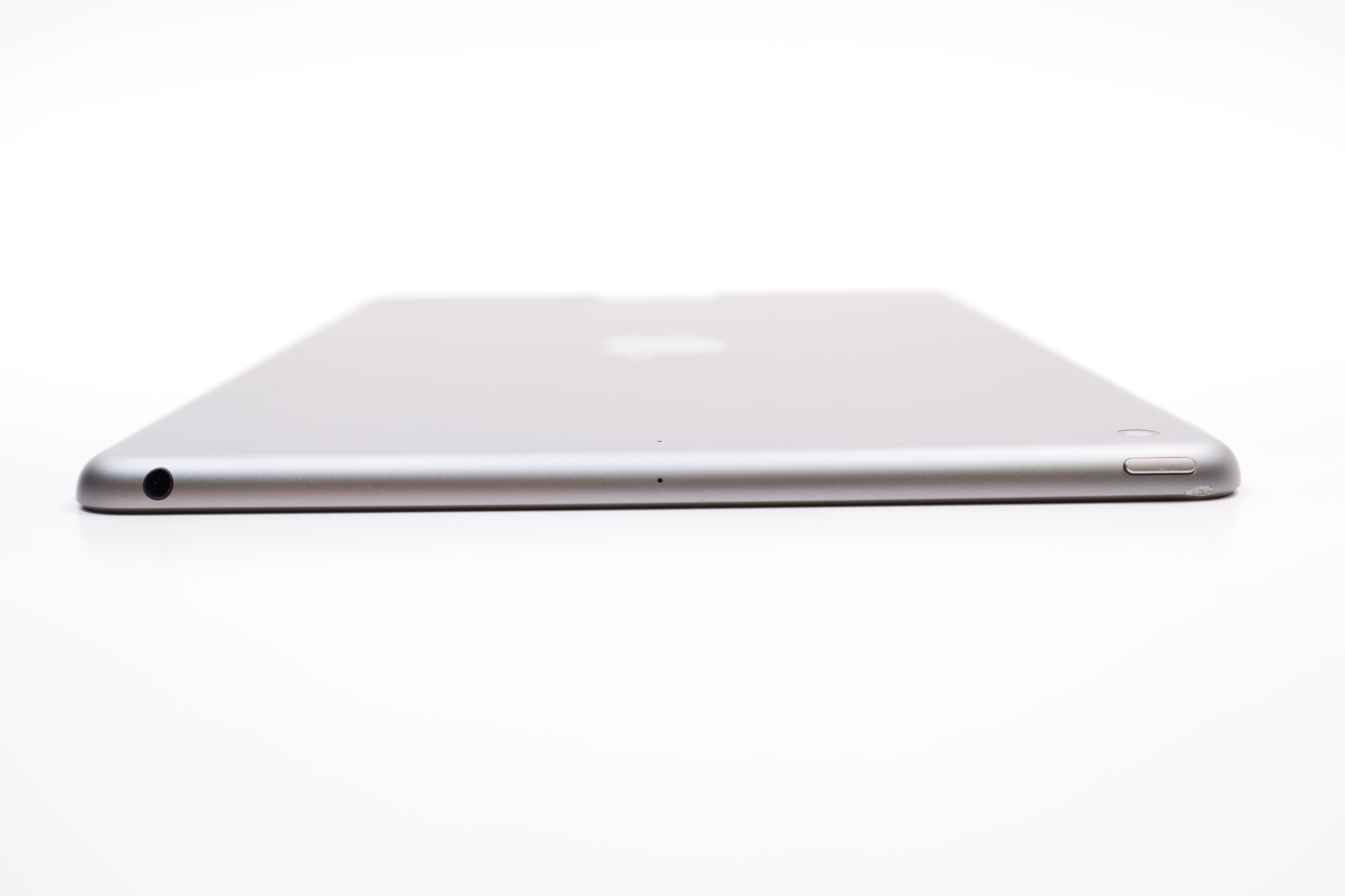 Apple iPad 6th Gen MR7F2LL/A 32GB Wi-Fi 9.7