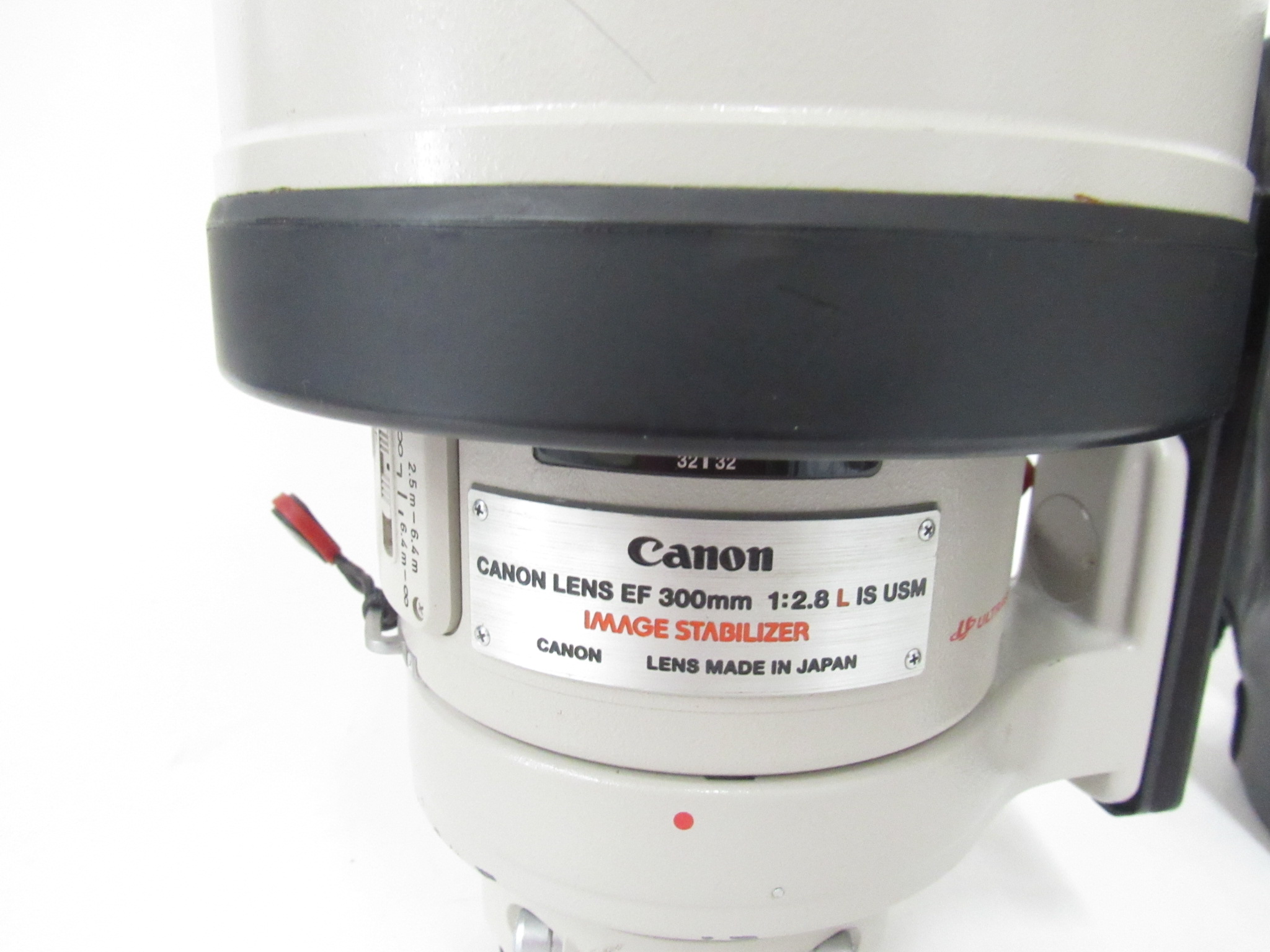 Canon Lens EF 300mm 1:2.8L IS USM Made In Japan