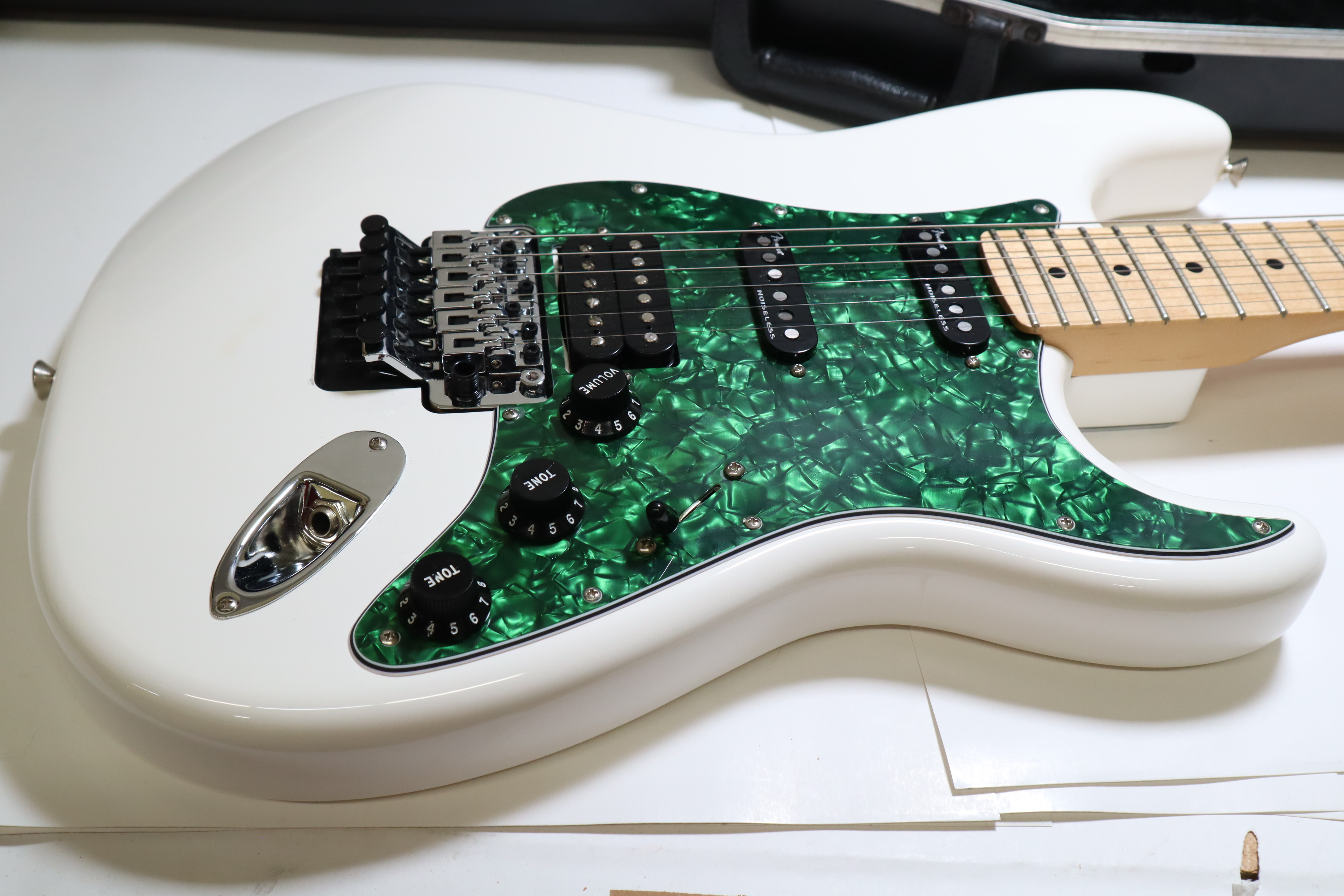 Fender Stratocaster Floyd Rose HSS Right Handed 6 String