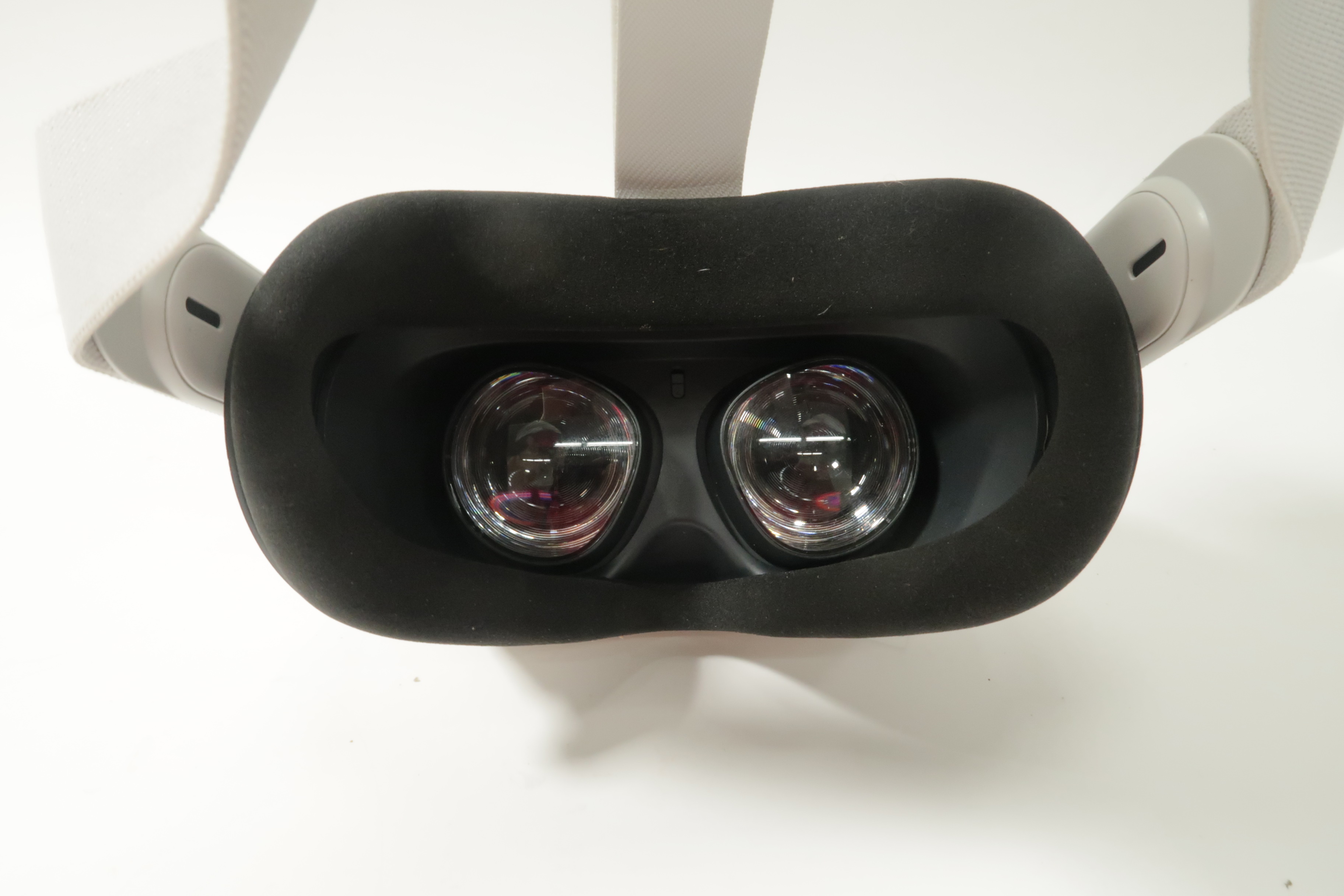 Oculus KW49CM 256GB AllinOne VR Headset White Quest 2 7207