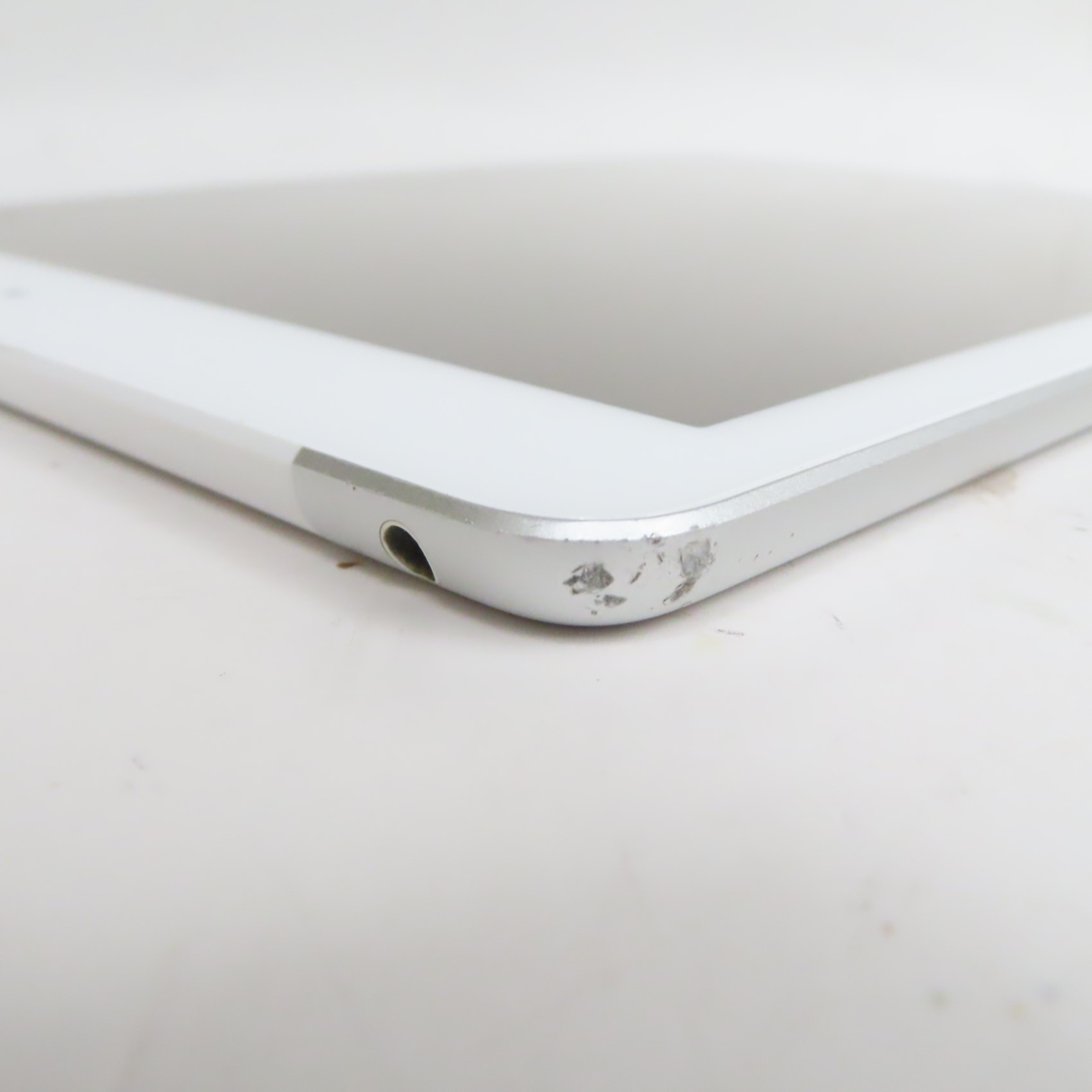 Apple MR792LL/A iPad (6th Gen) 9.7