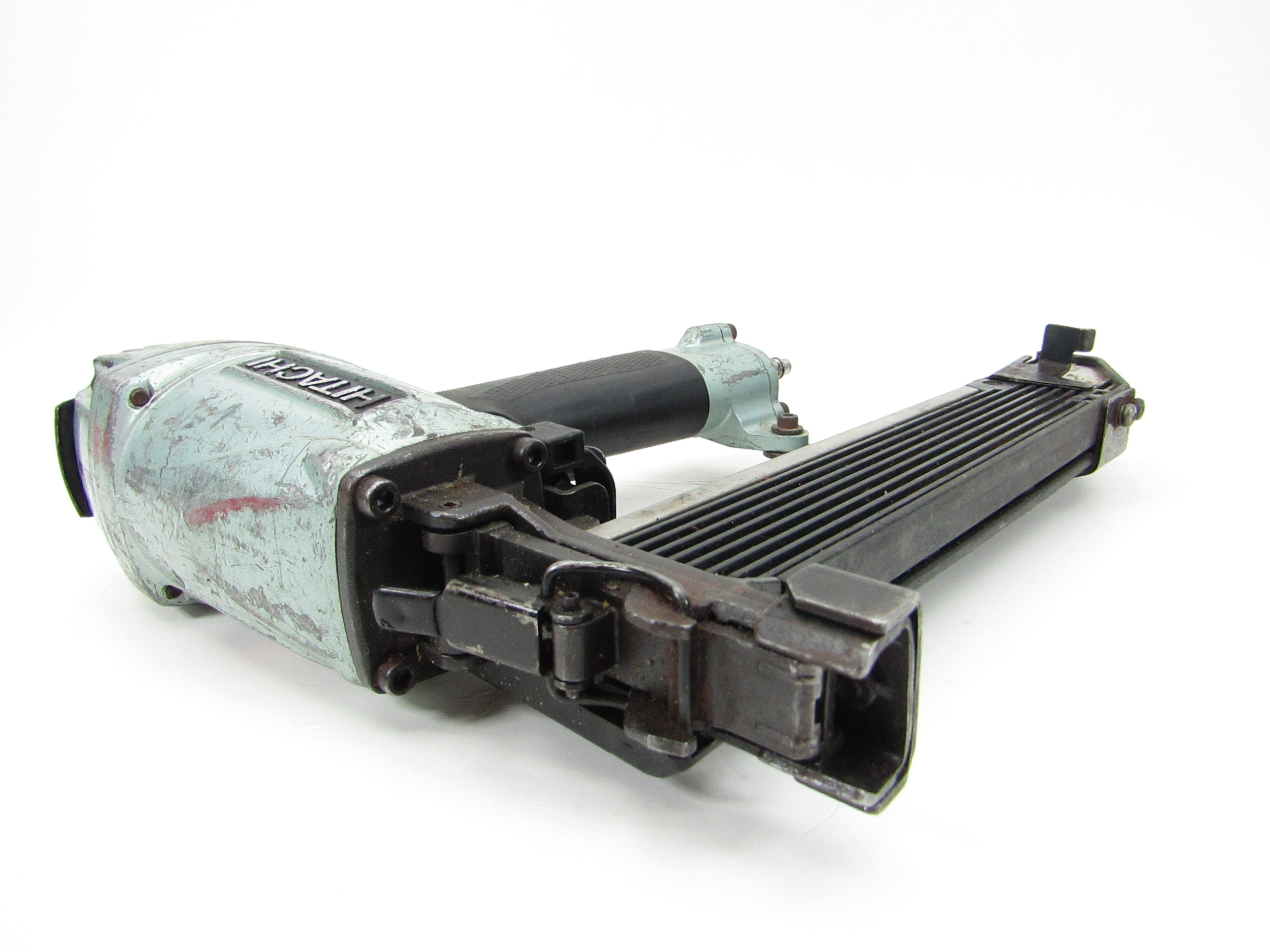 Hitachi N5010A 2" 16 Gauge Medium 1/2" Standard Crown Stapler