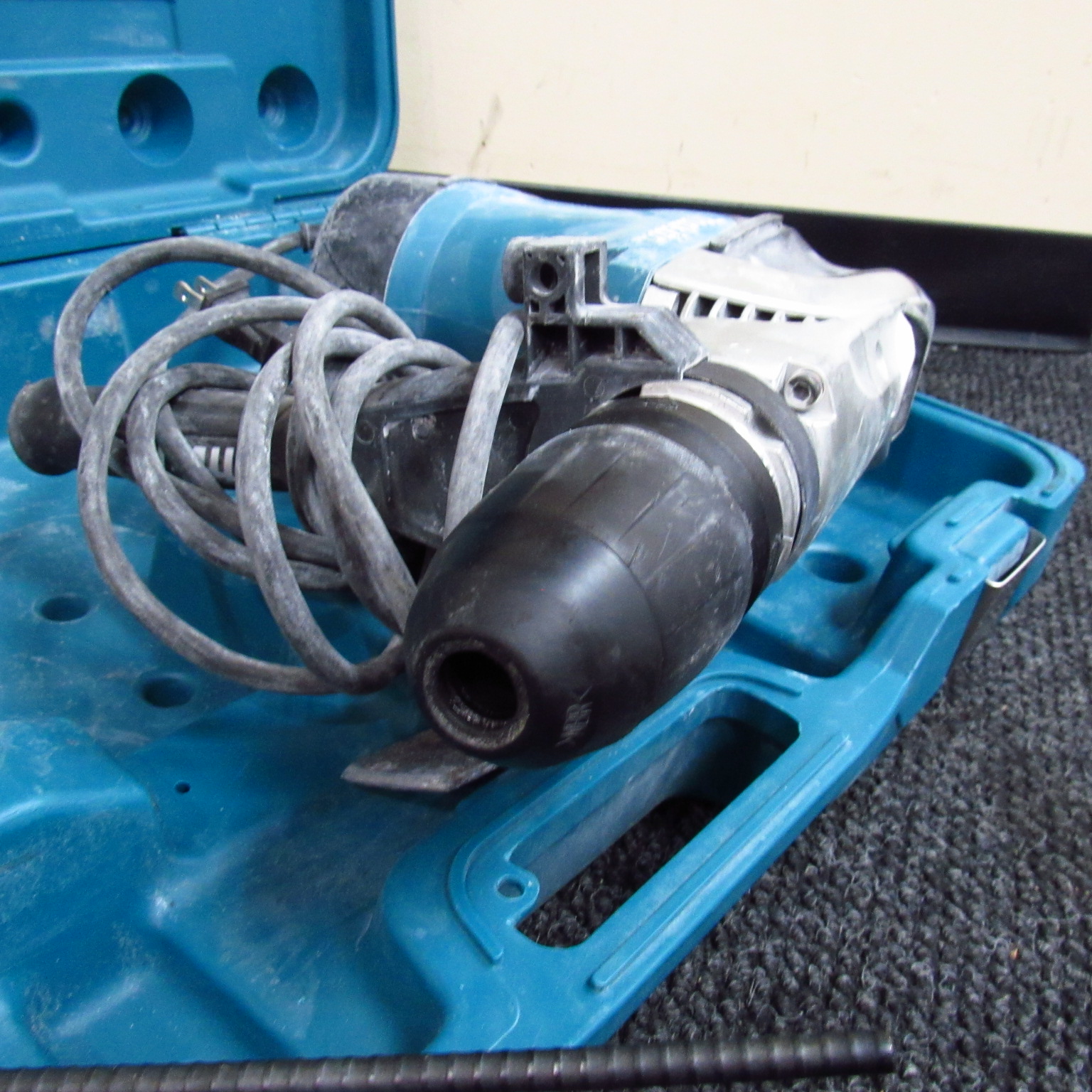 Makita HR4002 Corded 19/16'' Rotary Hammer Local PickUp Only