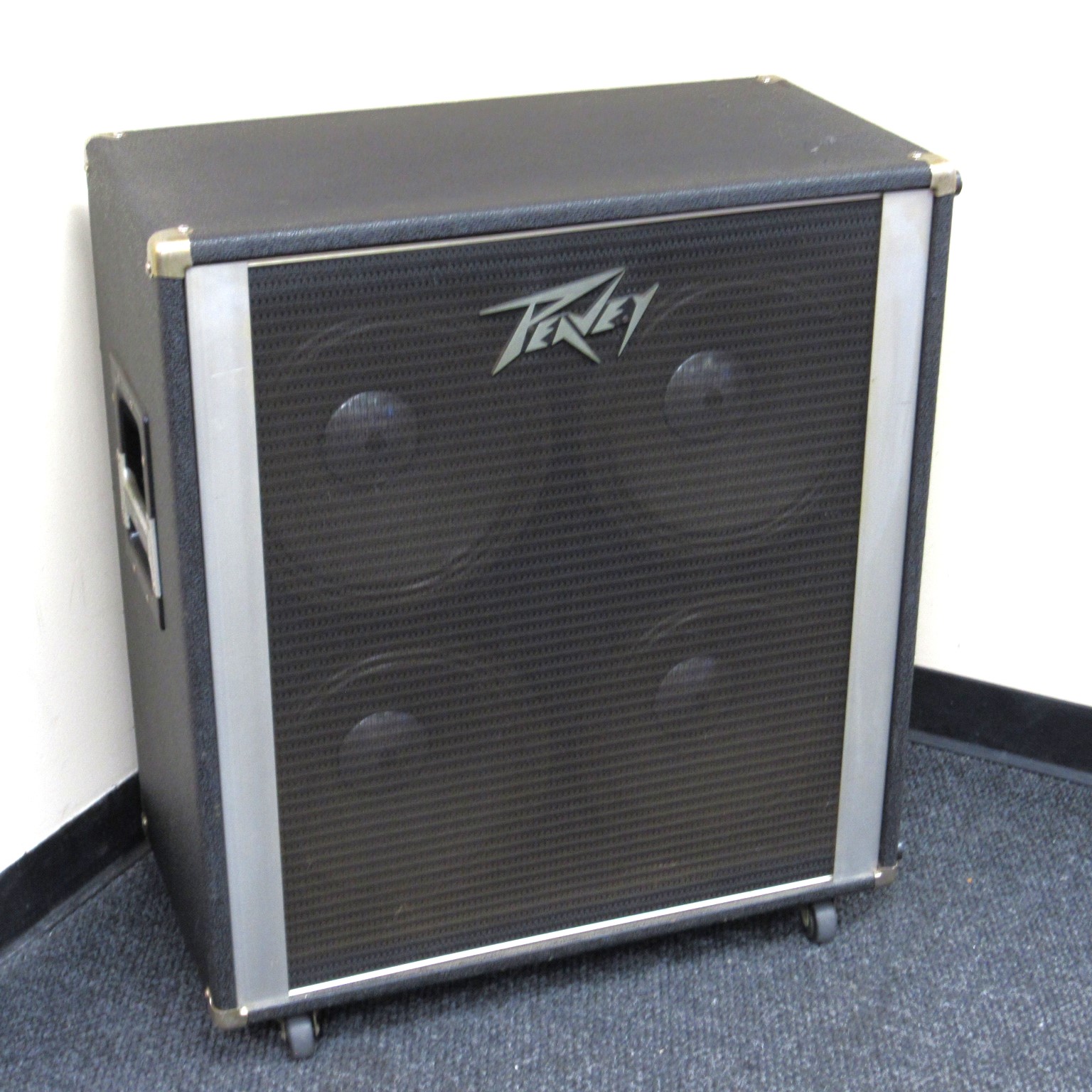 Peavey speaker hot sale cabinet