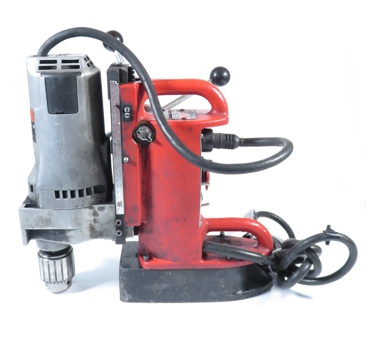 Milwaukee magnetic base online drill