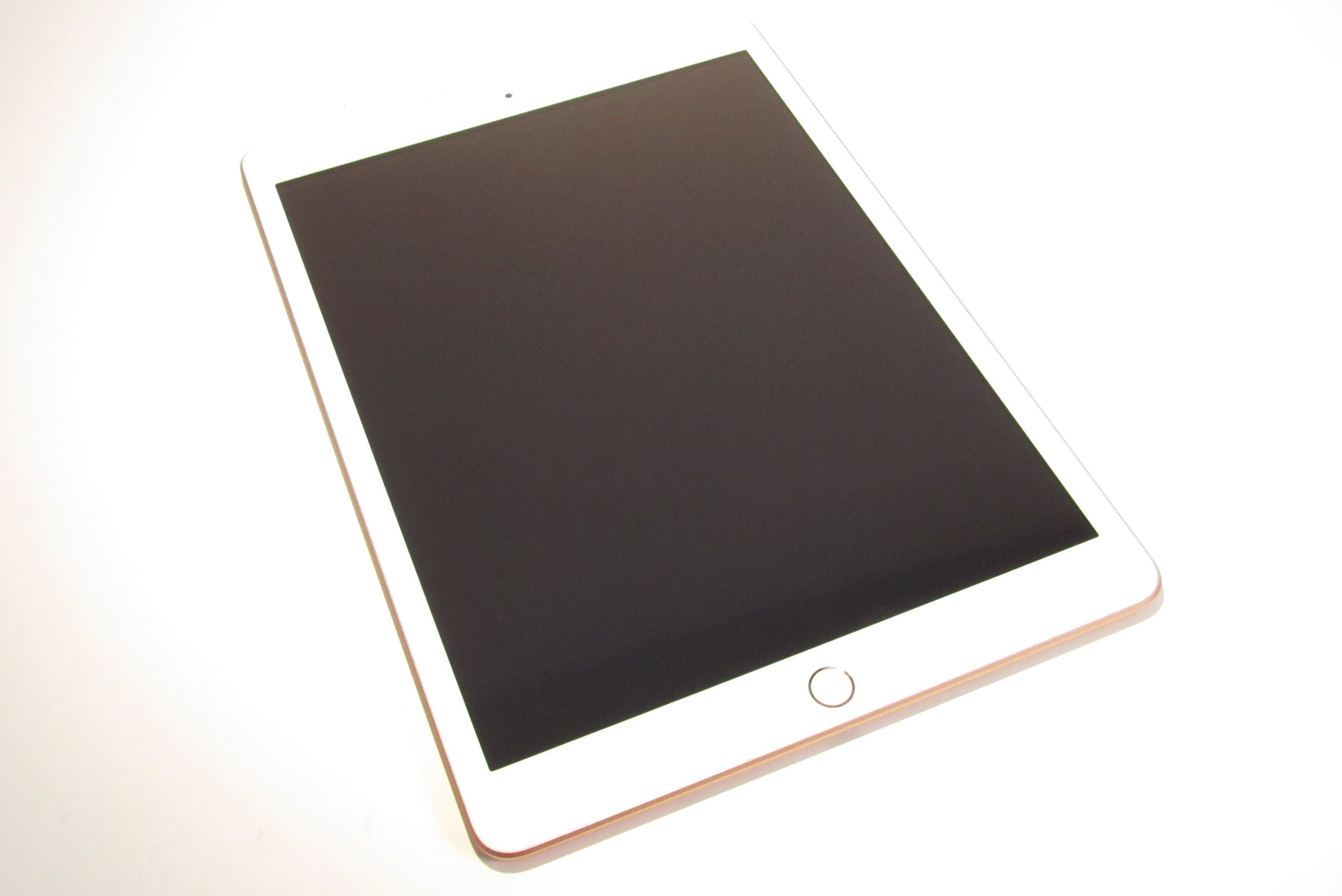Apple iPad 7th Generation NW762LL/A 32GB 10.2'' Wi-Fi Tablet - Gold