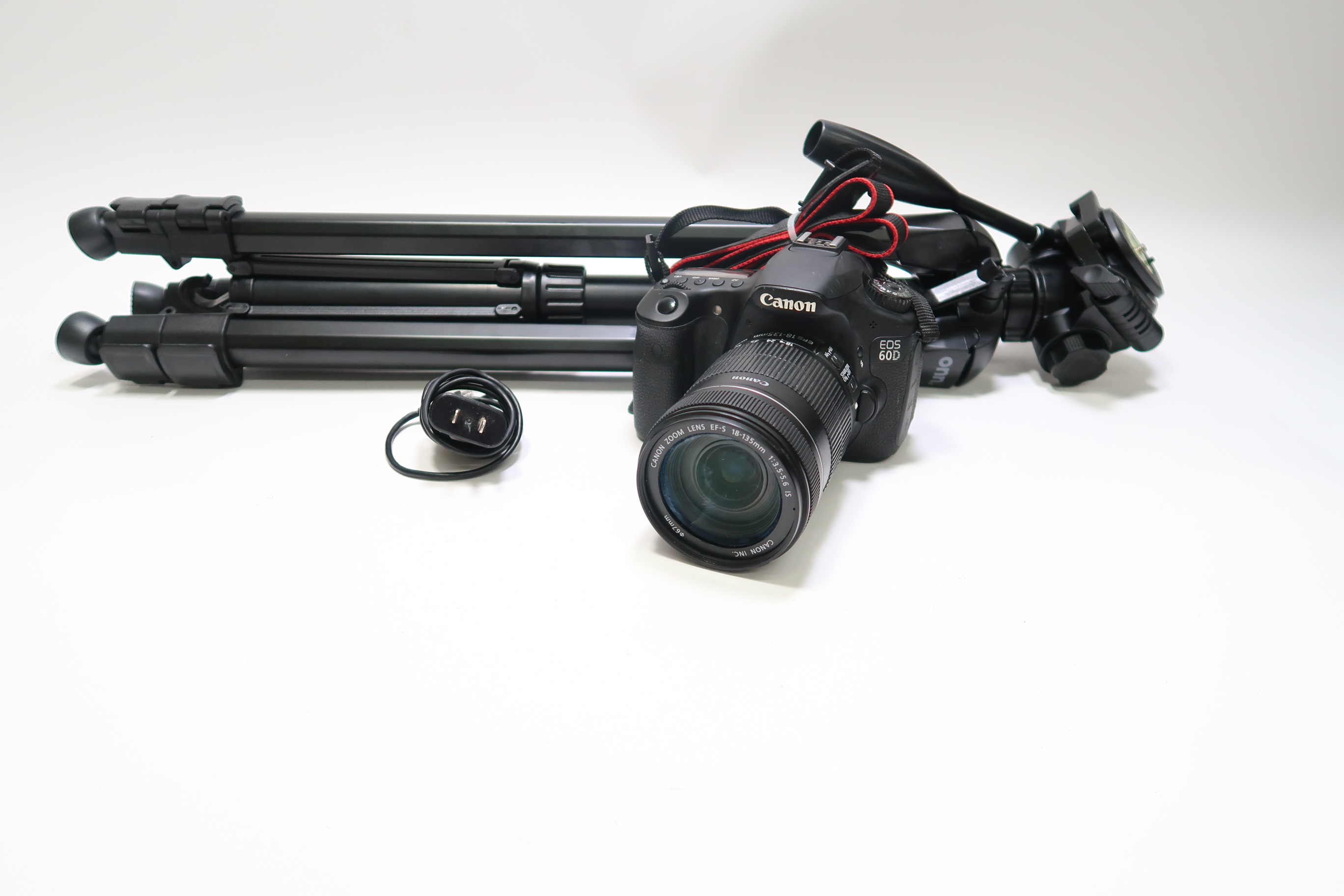 Canon EOS 60D DS126281 18 MP CMOS Digital SLR Camera Bundle 4051