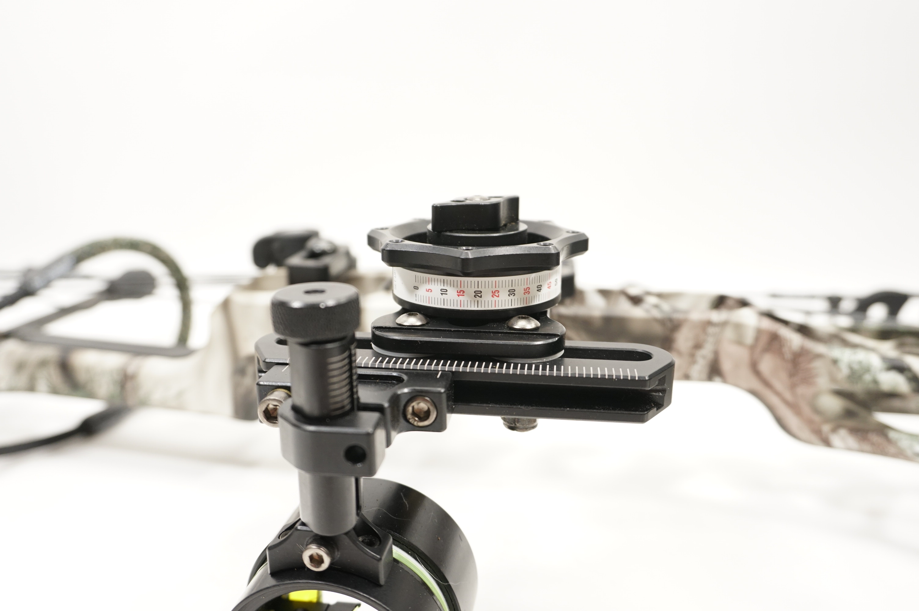 Mathews Triax RH Compound Bow 70/28 - HHA Sports Tetra One Pin Sight