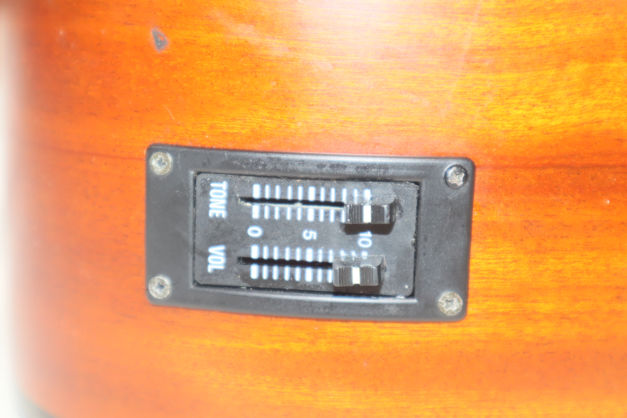 Fender DG10CE NS Natural & Tan Korean 6String AcousticElectric Guitar