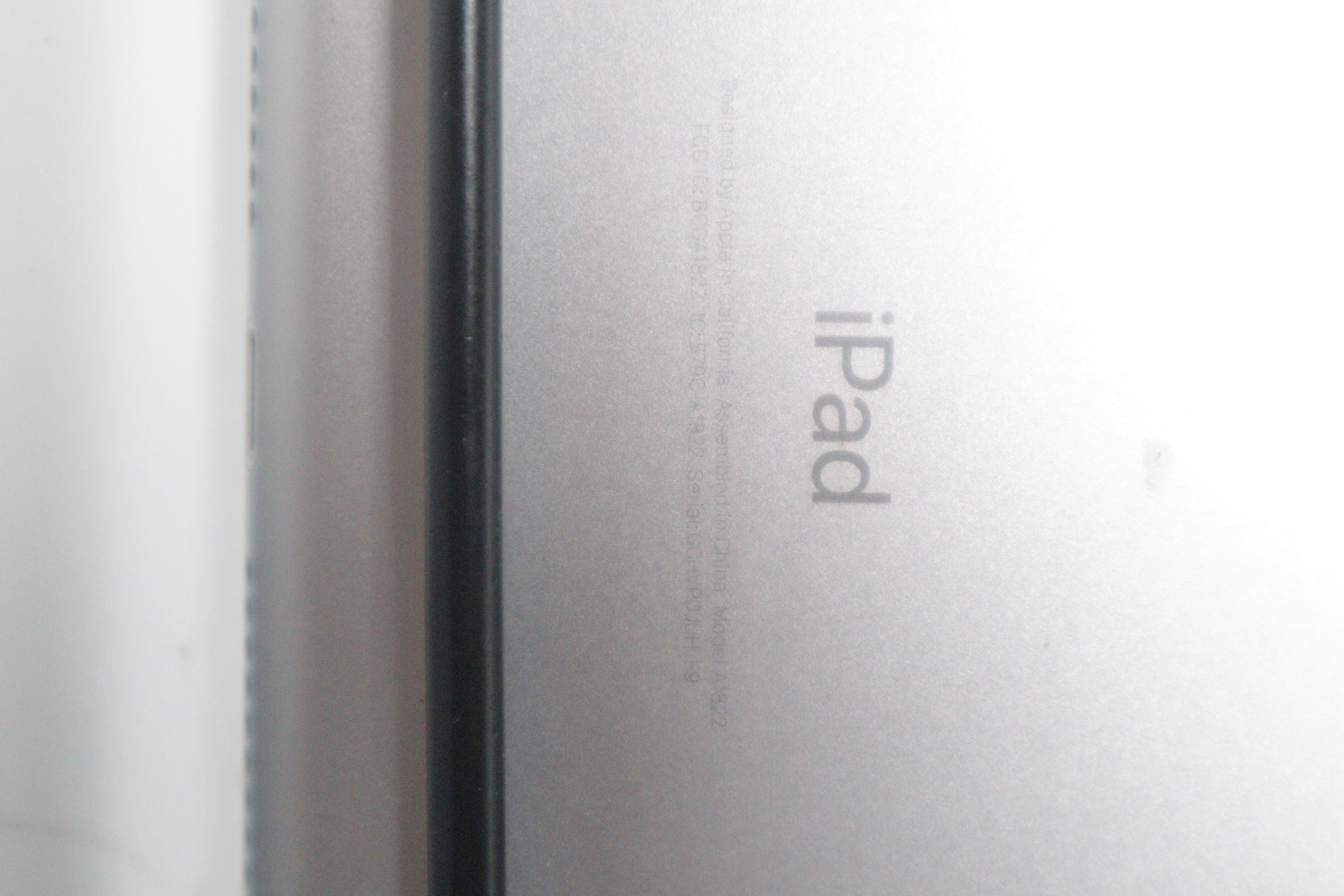 Apple iPad 5th Generation MP2F2LL/A 32GB 9.7