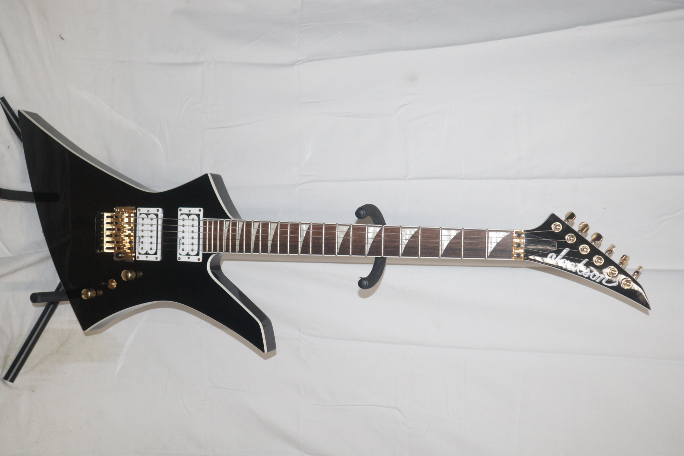 Jackson X Series Kelly KEX ICJ 2054146 Black & White 6-String