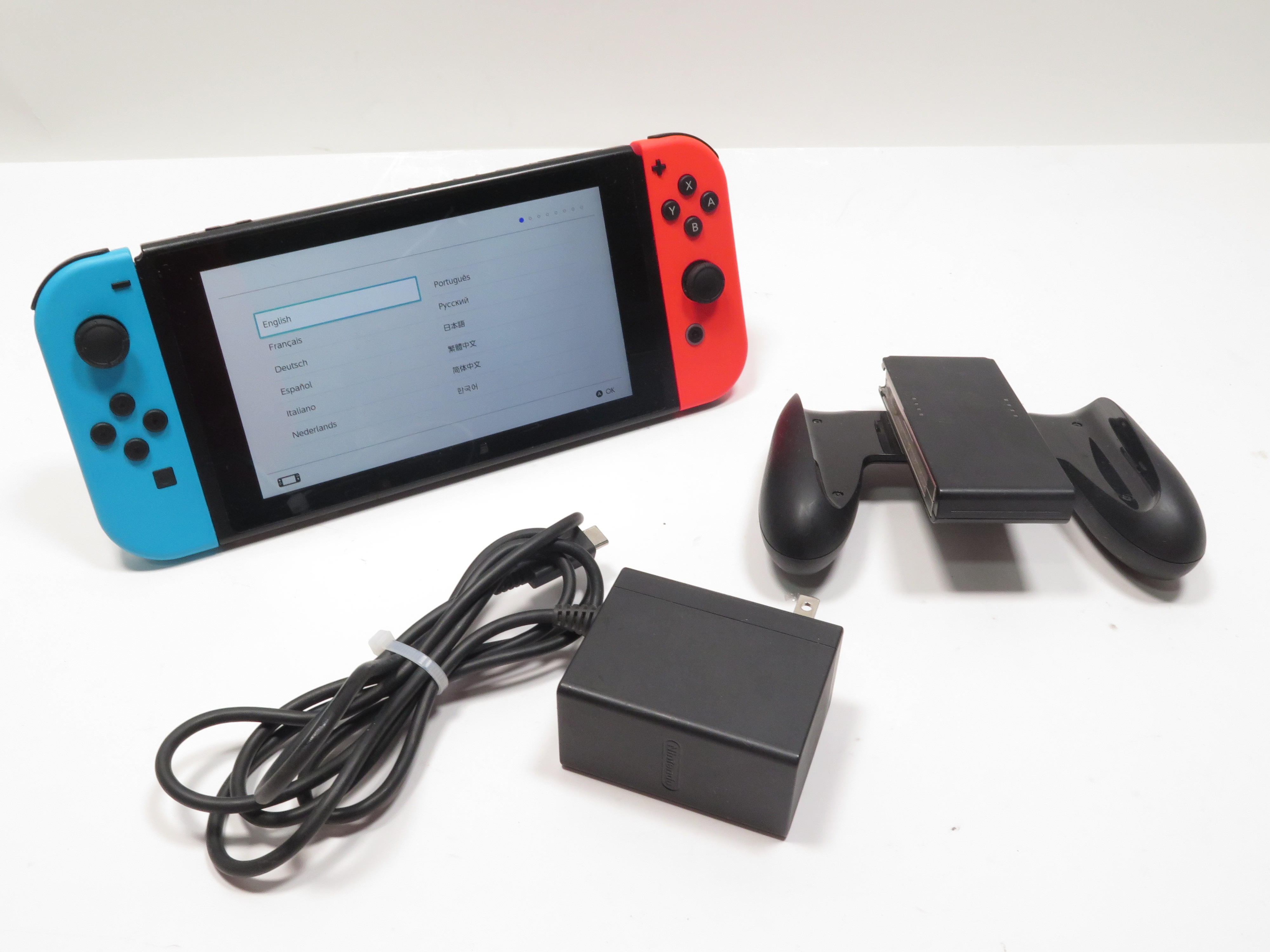 Nintendo HAC001 Switch Handheld Touchscreen Video Game Console 2335