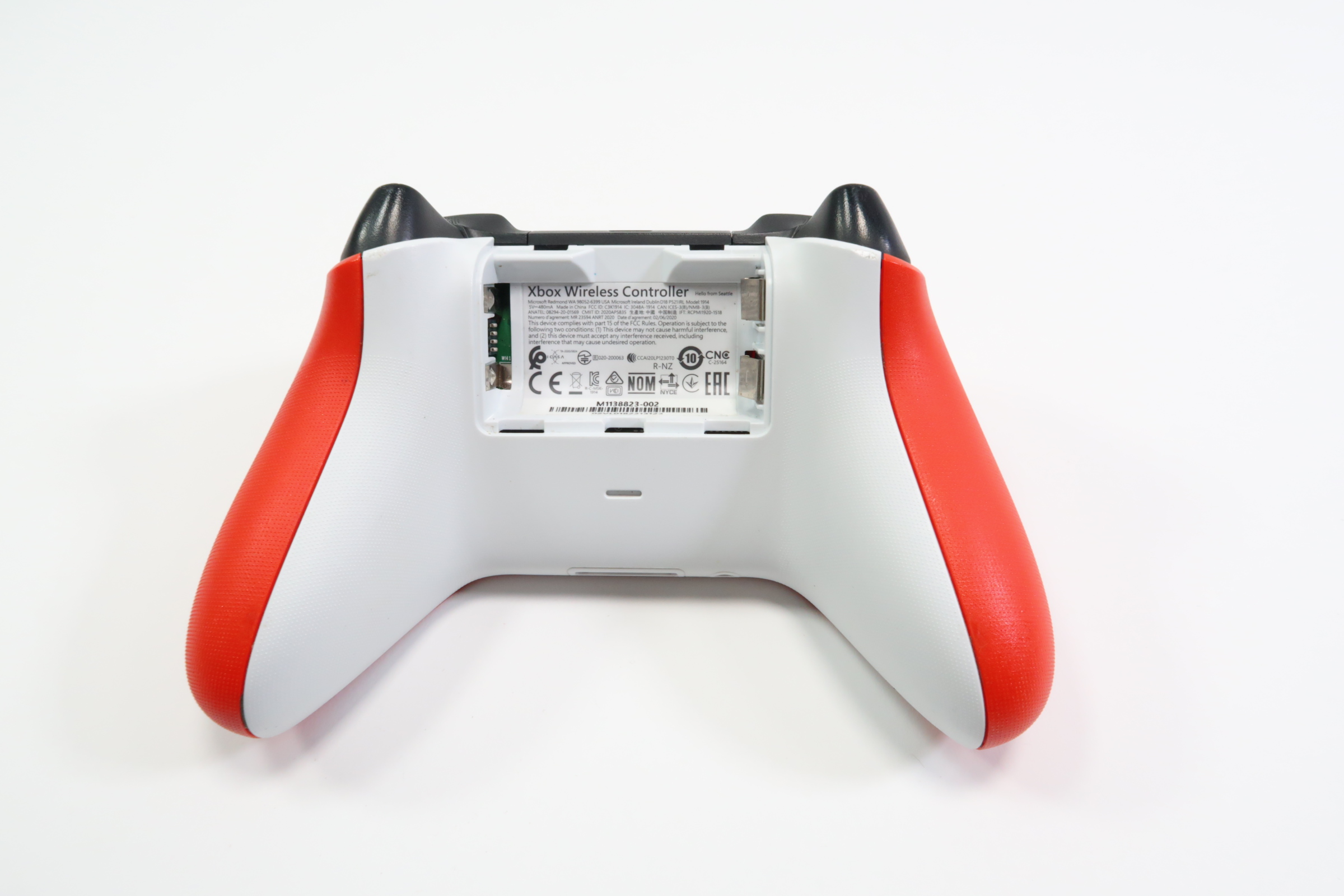 Microsoft Xbox One S 1681 1TB HDD White Body Home Video Game