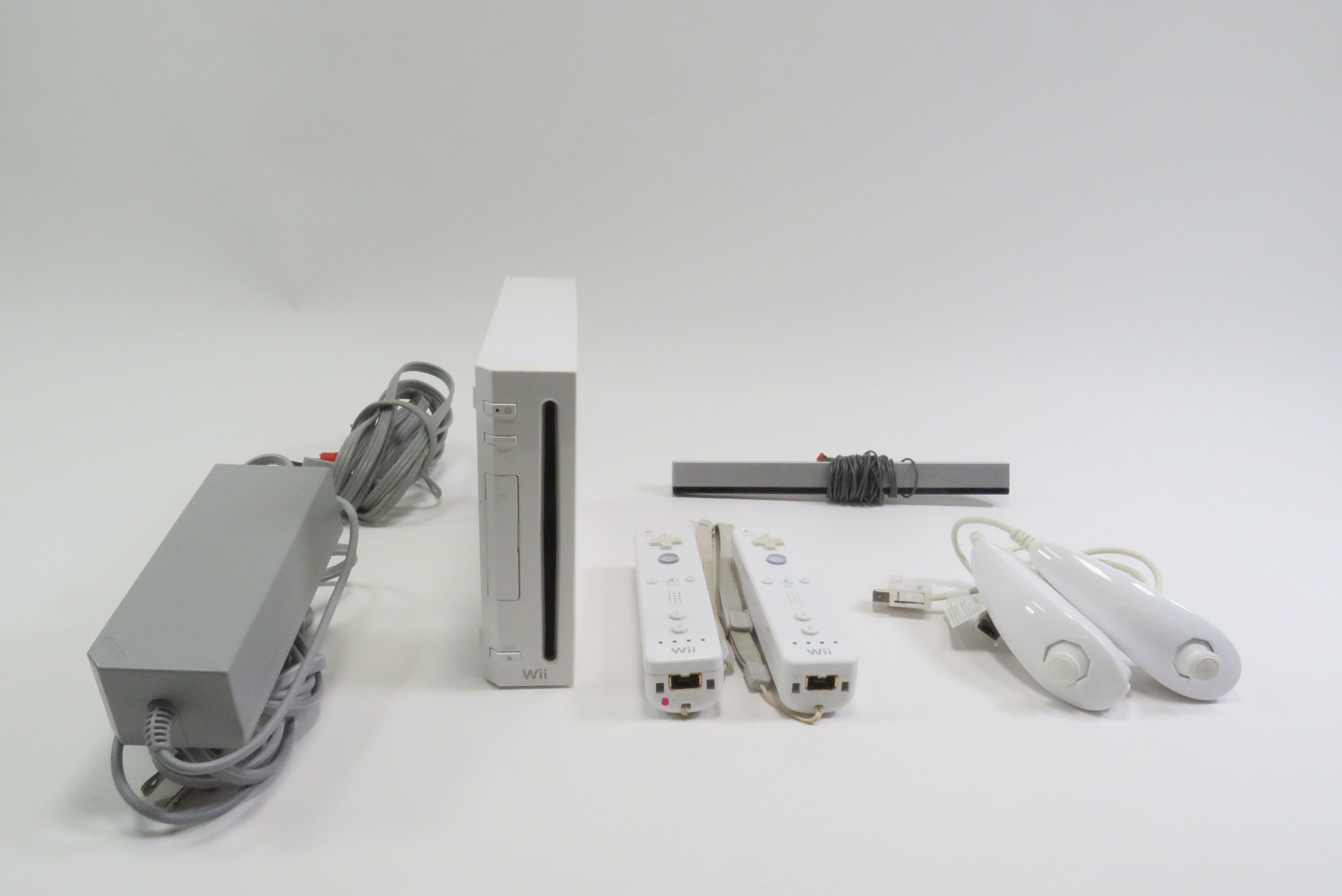 Nintendo Wii Console With Cables & Sensor Bar 2024 RVL-001 & One Controller Tested