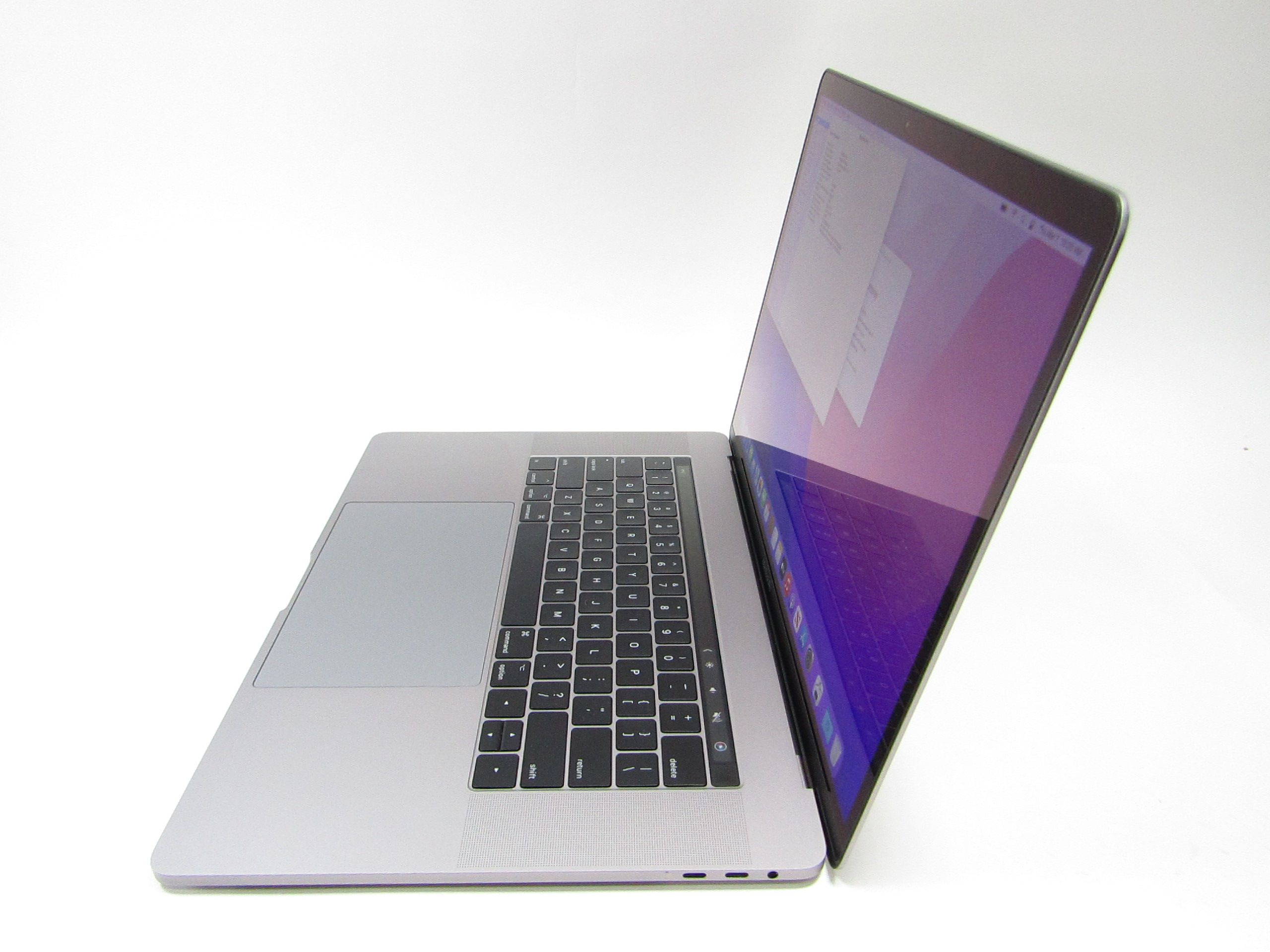 Apple MacBook Pro 2017 MPTR2LL/A Core i7-7700HQ 2.8GHz 16GB RAM