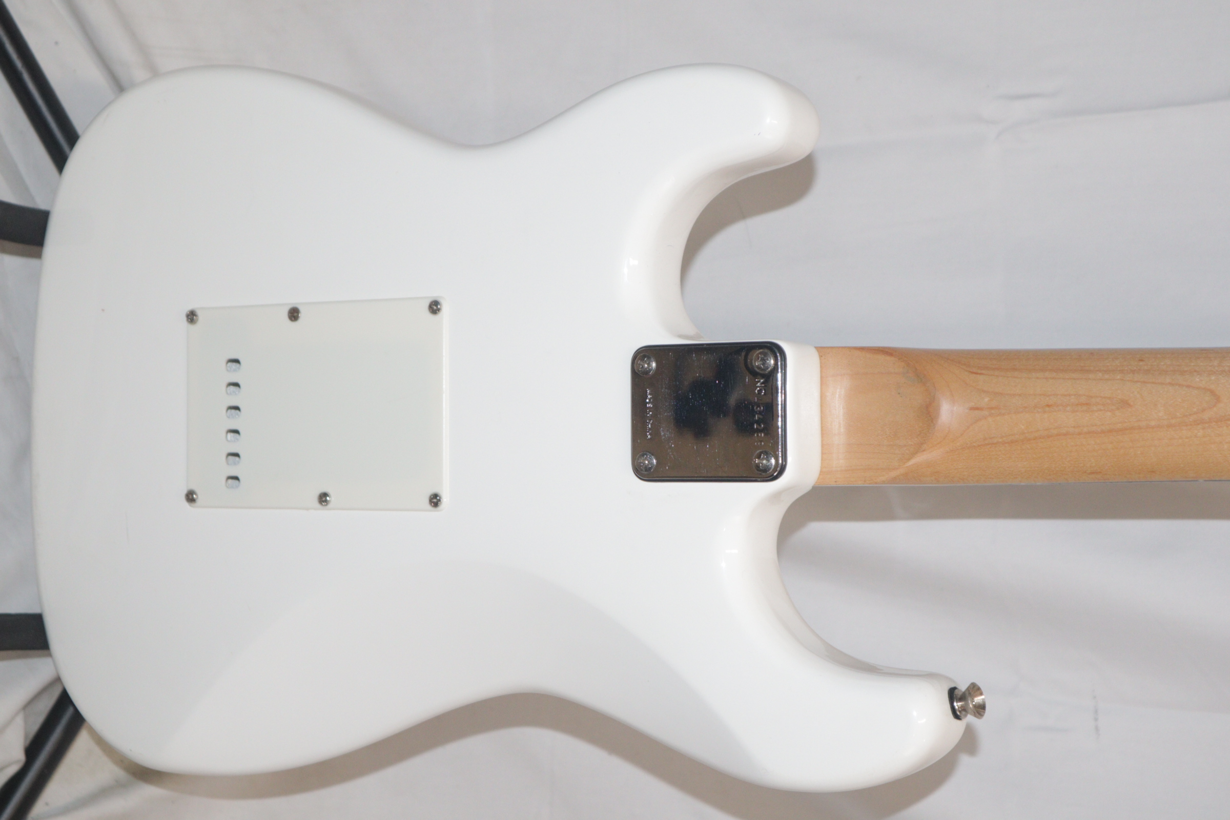 Squier by Fender Stratocaster Bullet Series Arctic White 6String