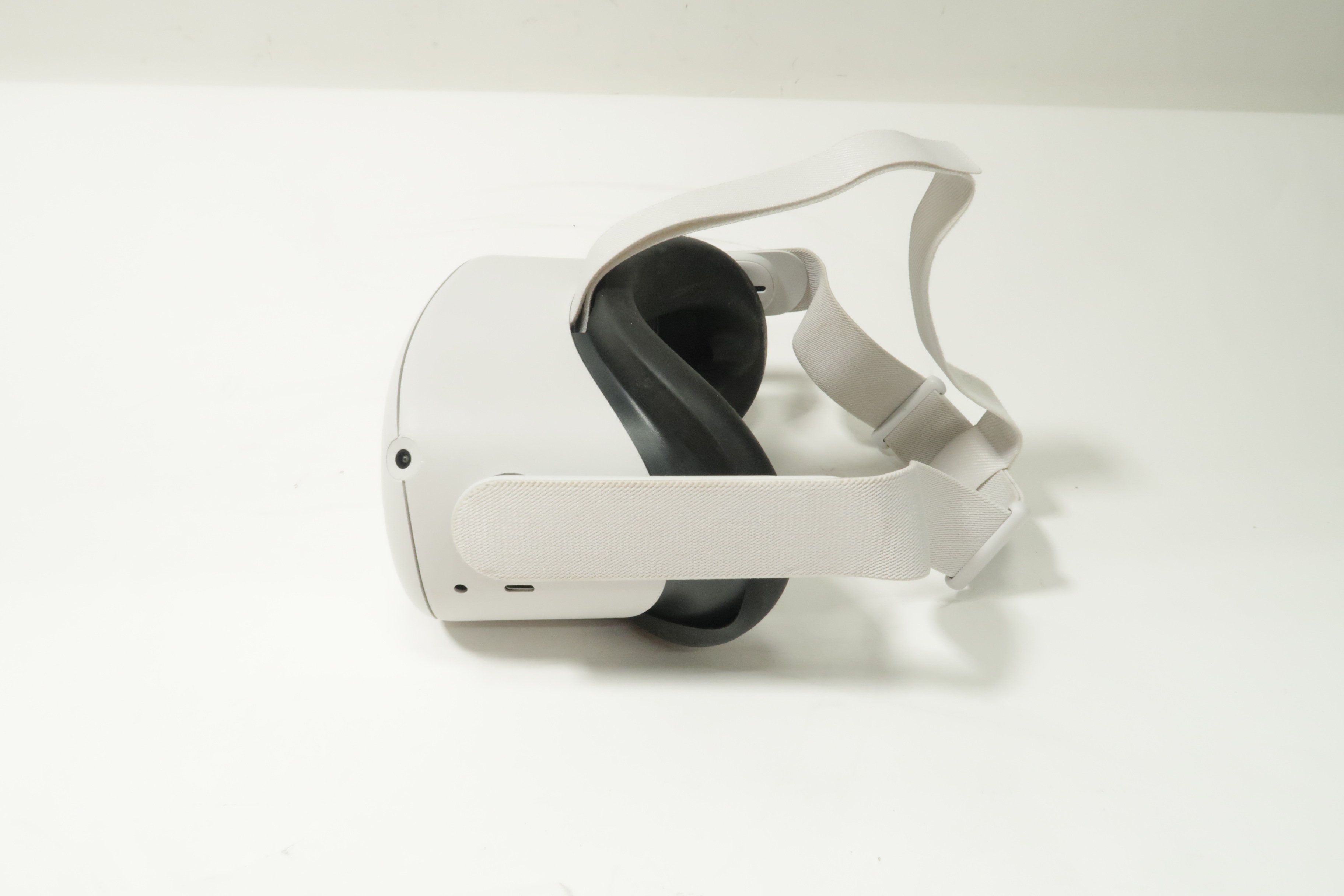 Oculus KW49CM Quest 2 Wireless Virtual Reality Headset 8894