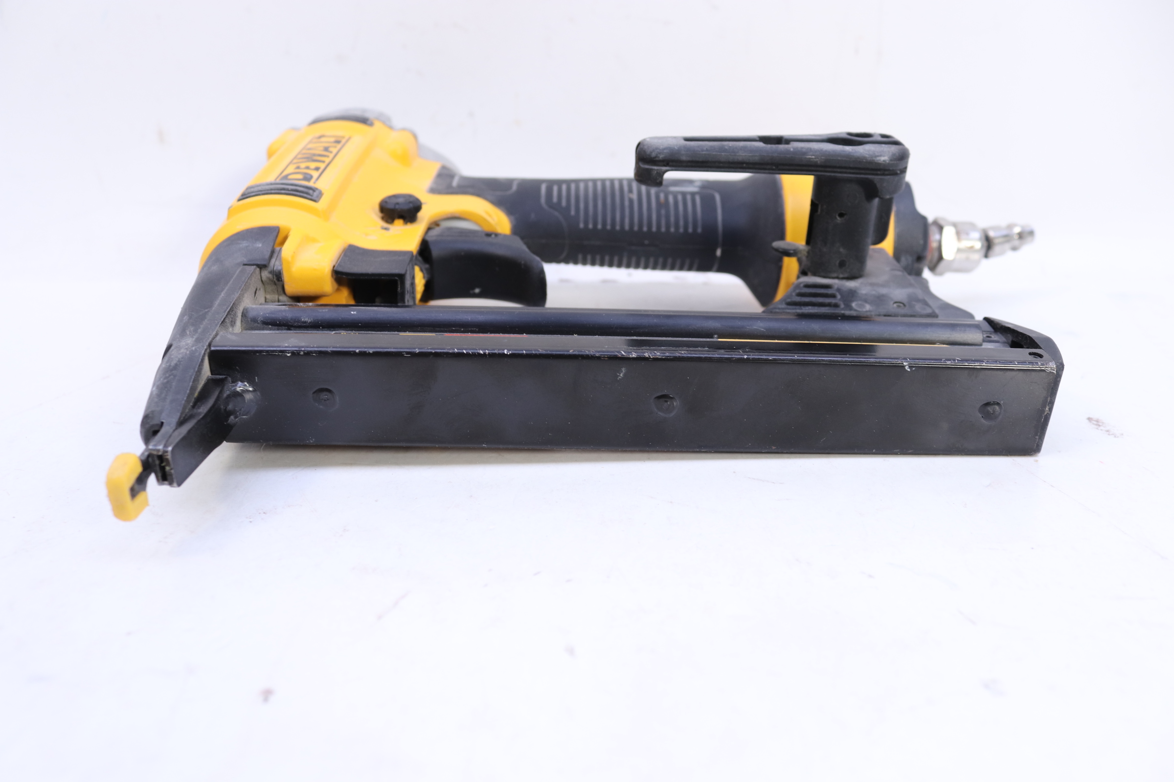 DeWalt DWFP1838 Pneumatic 18 Gauge 1/4" Crown Stapler