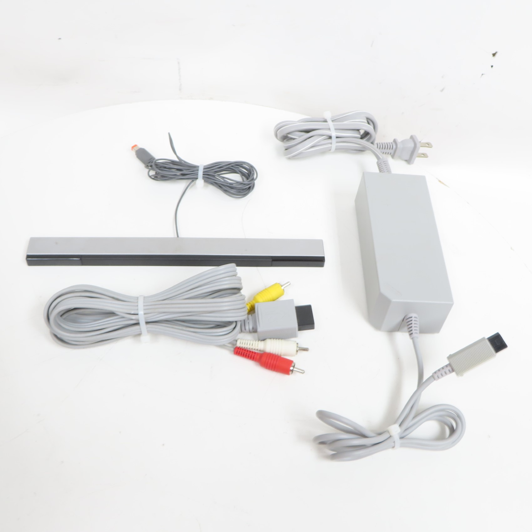 Nintendo Wii RVL-001 Home Video Game Console - White (5476)